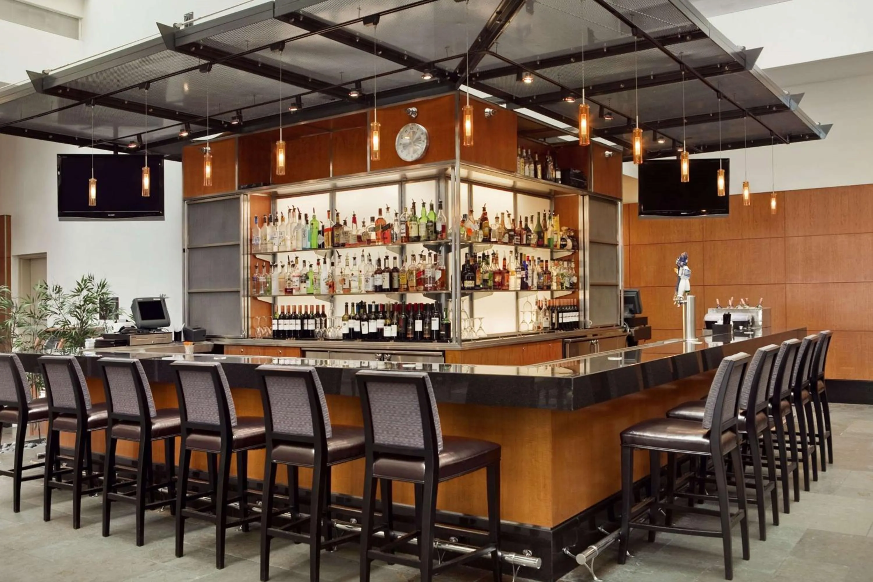 Lounge or bar in Embassy Suites by Hilton Chicago Downtown Magnificent Mile