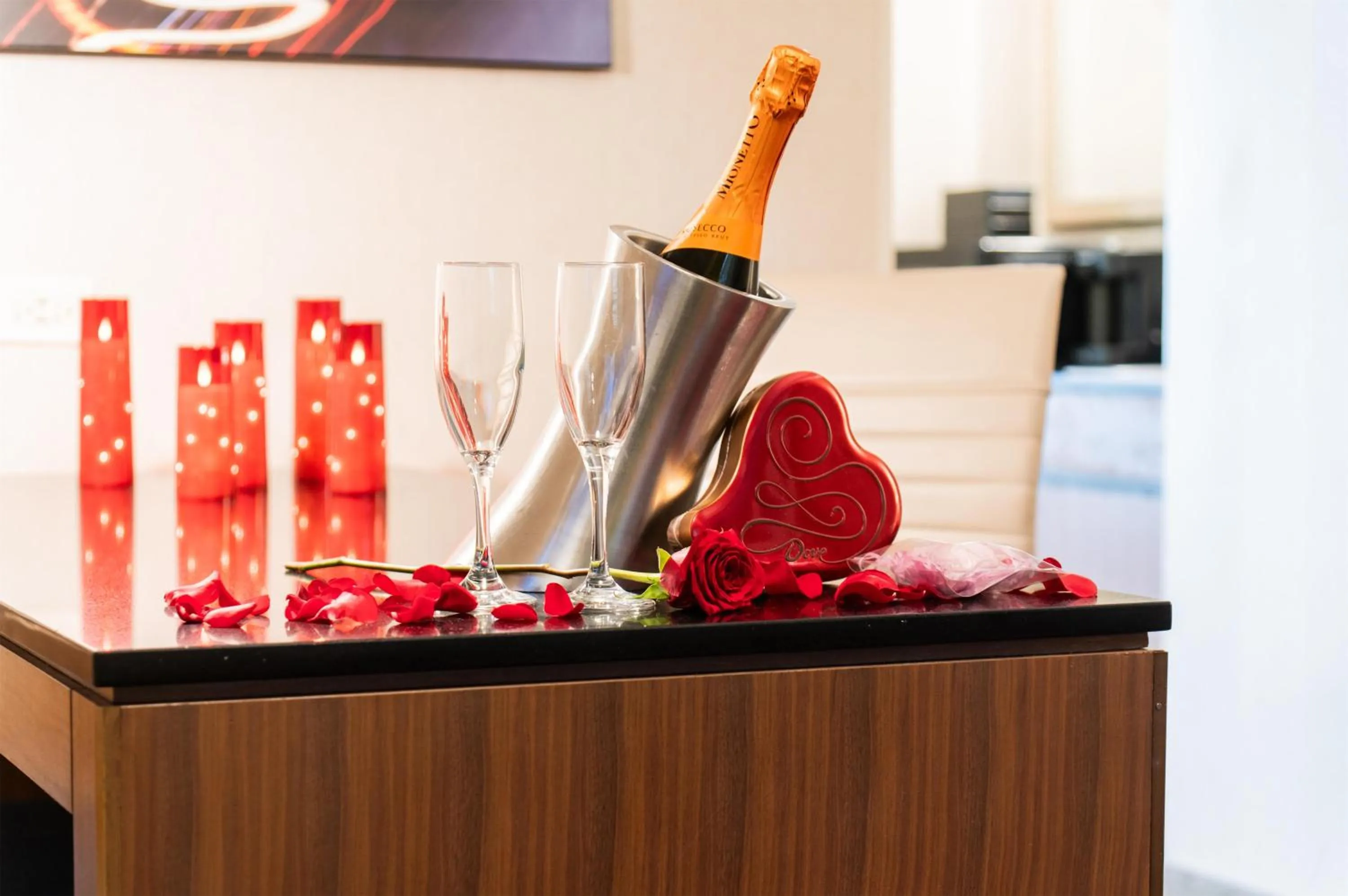 Bedroom in Embassy Suites by Hilton Chicago Downtown Magnificent Mile