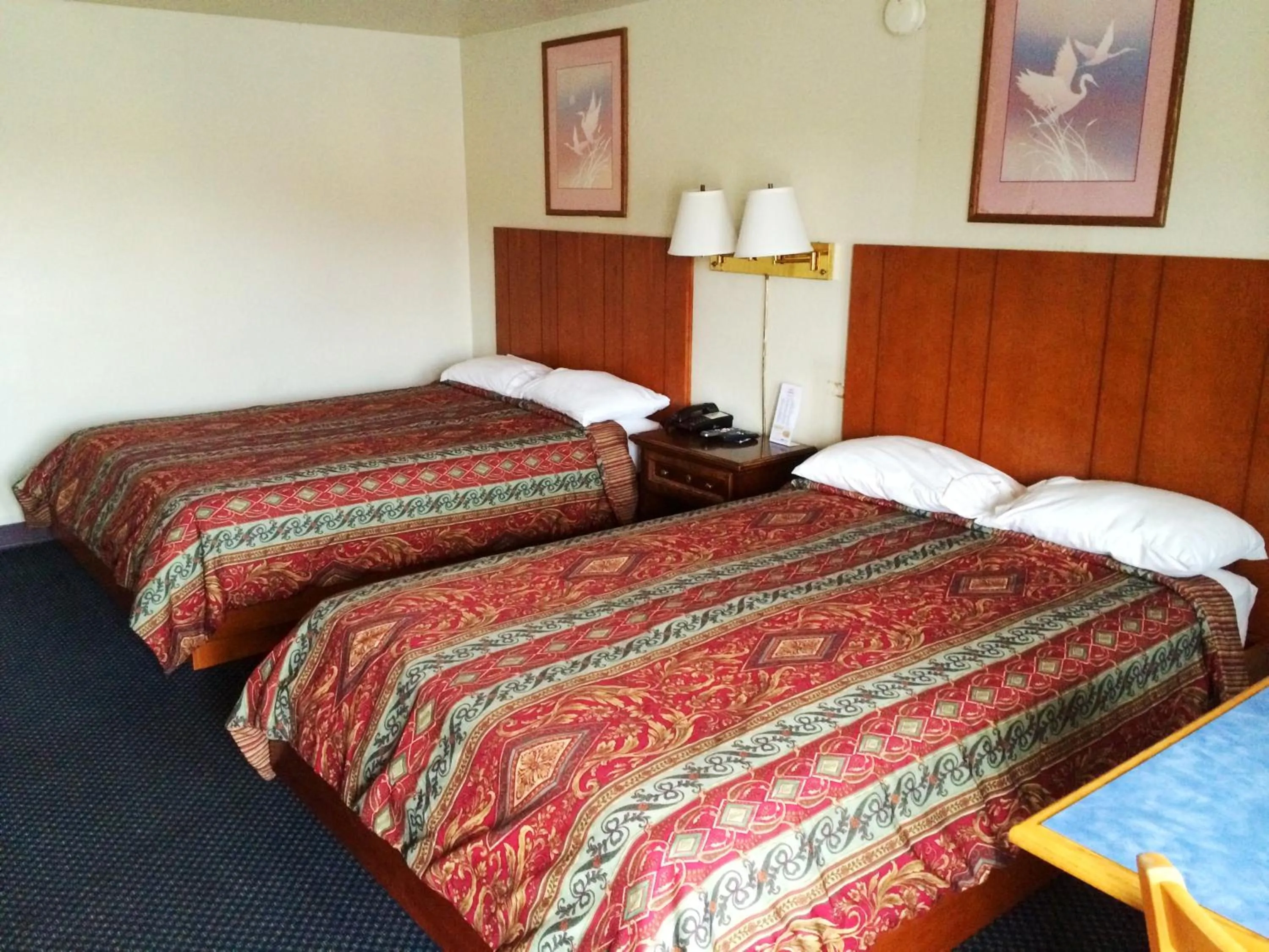 Bed in Motel Edgewood