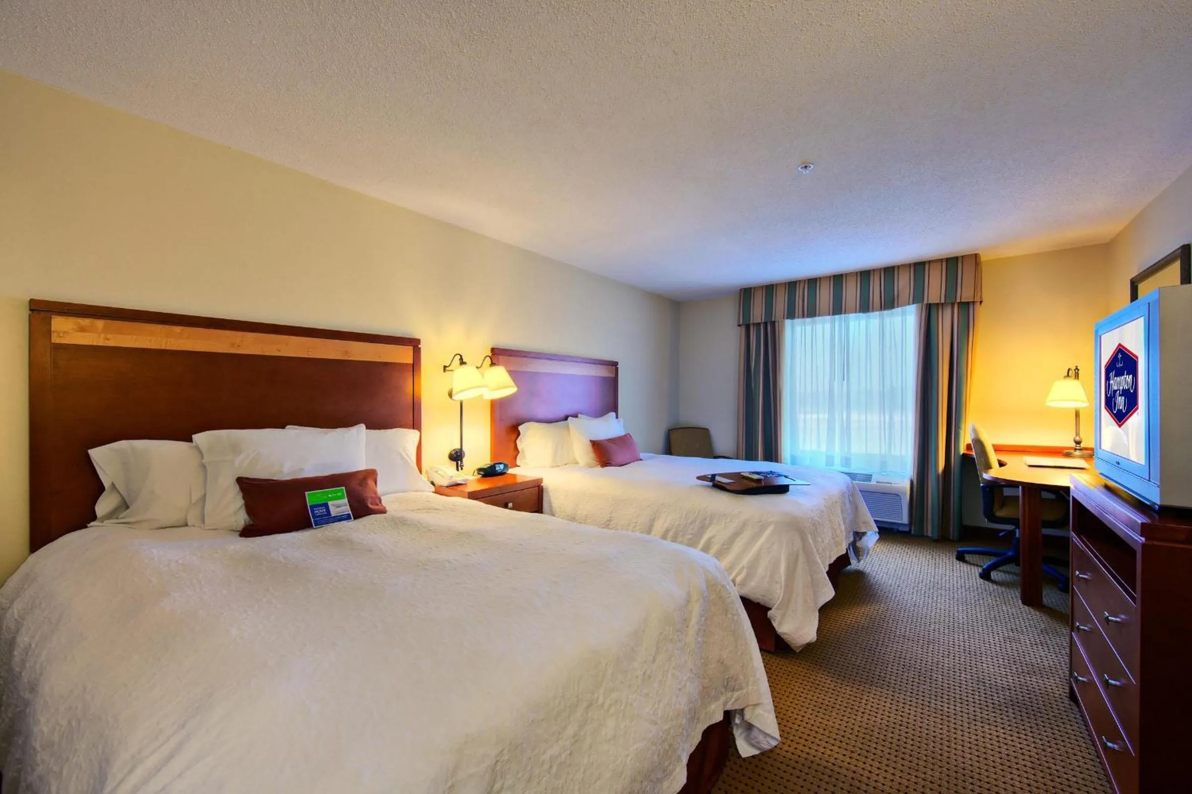 Bed in Hampton Inn Enterprise