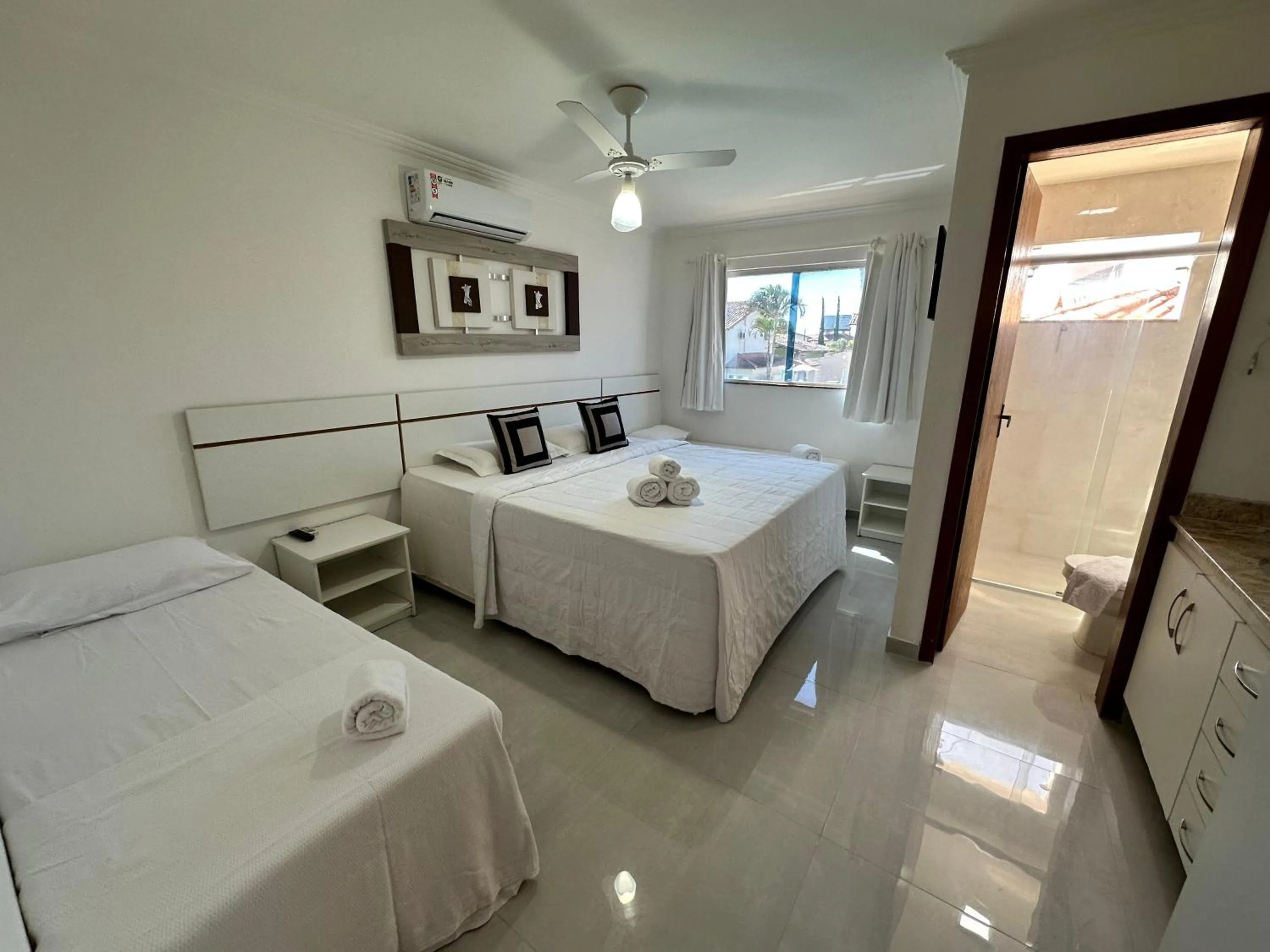 Bedroom, Bed in Flat em Condomínio Mont Sião