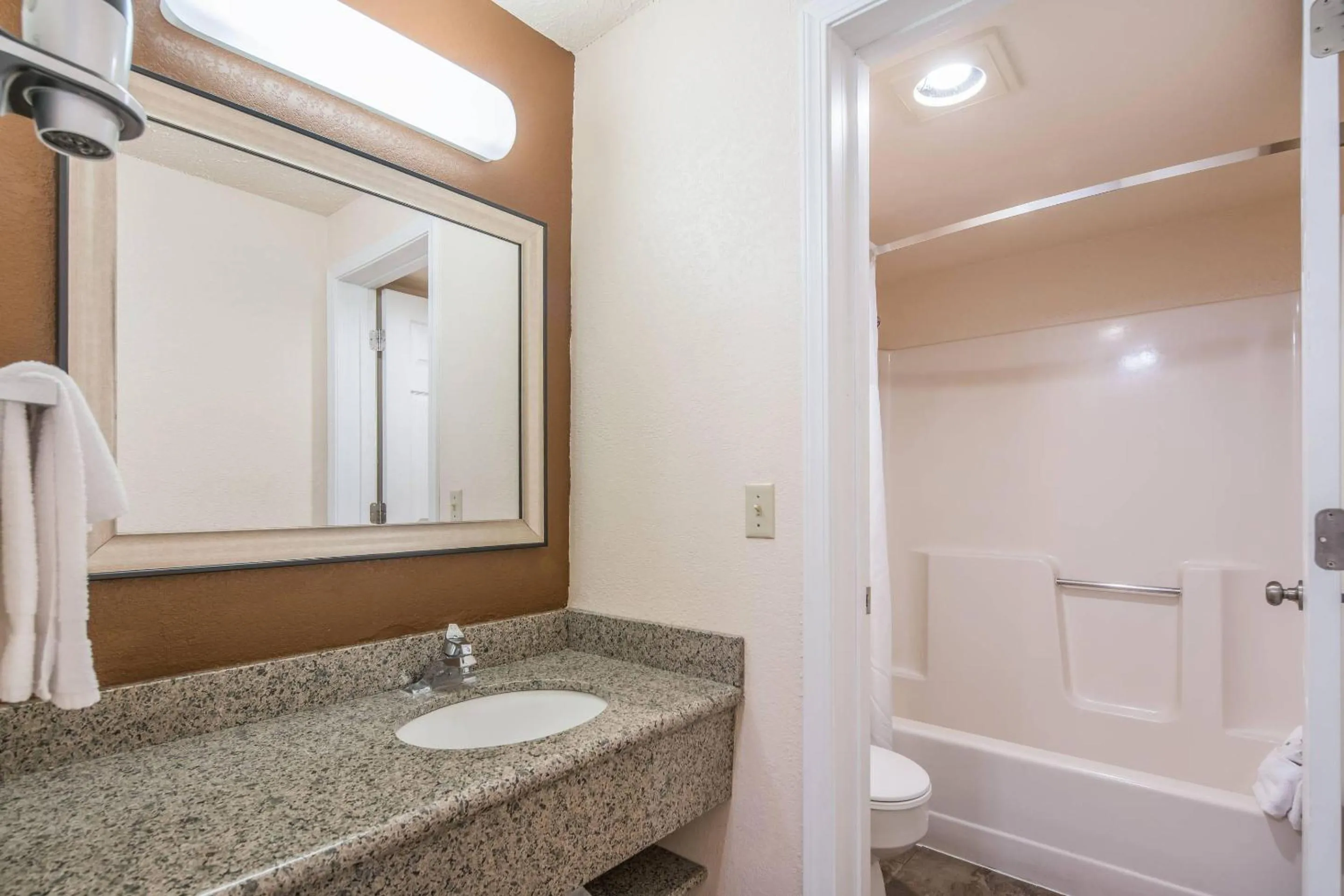 Bedroom in Quality Inn & Suites Downtown Walla Walla