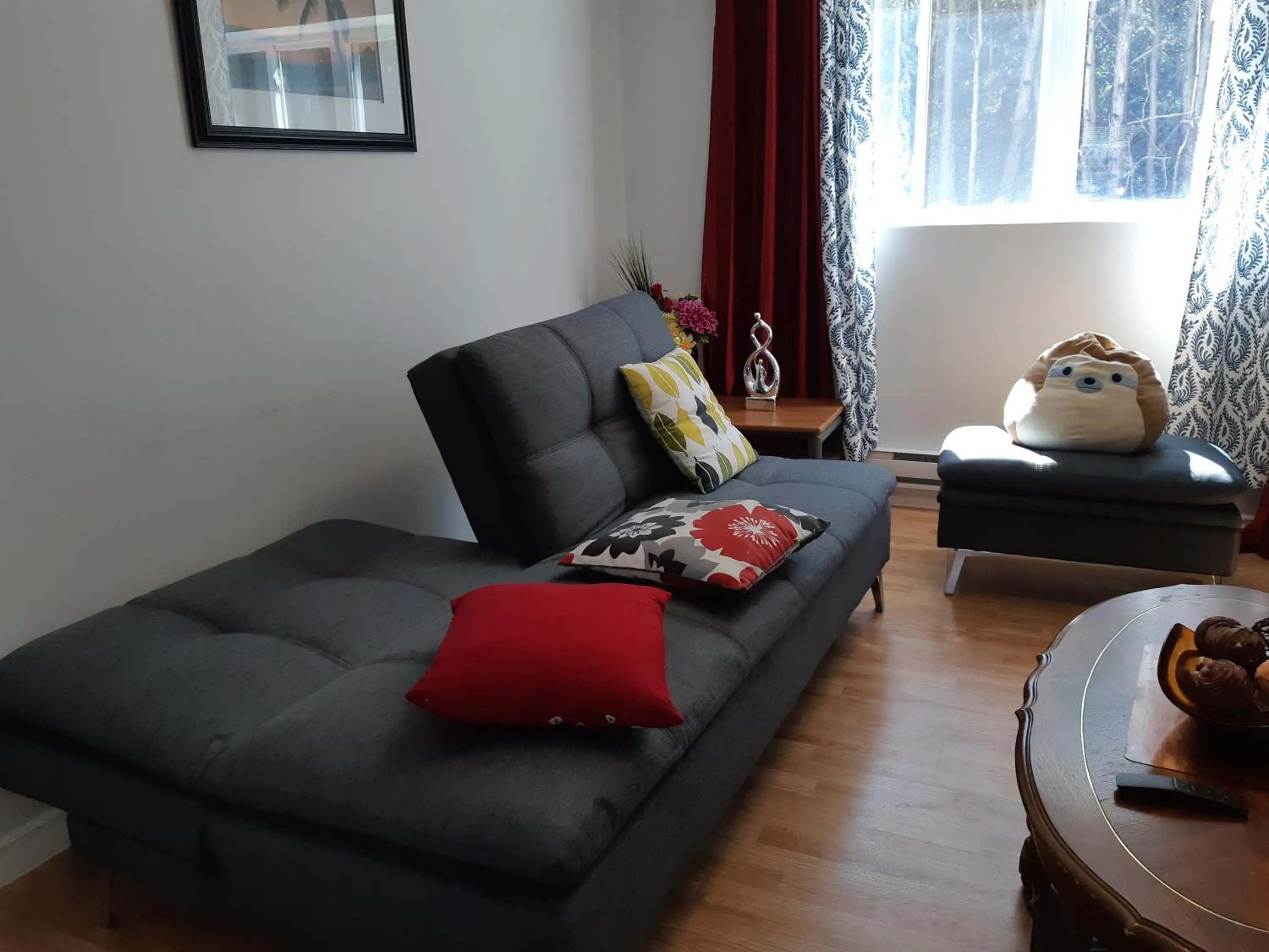 Seating area in Bédard