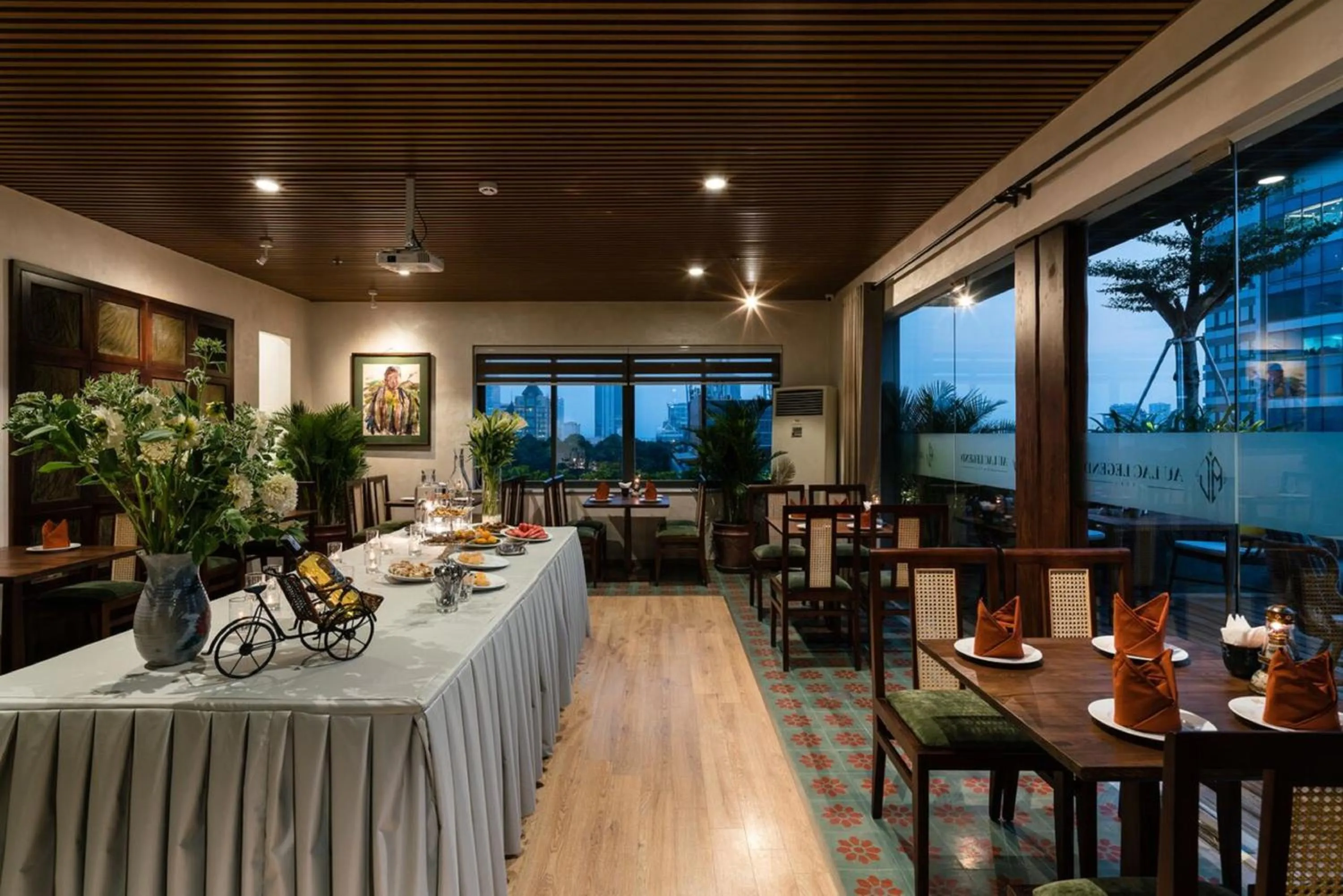 Food and drinks in Au Lac Legend Hotel