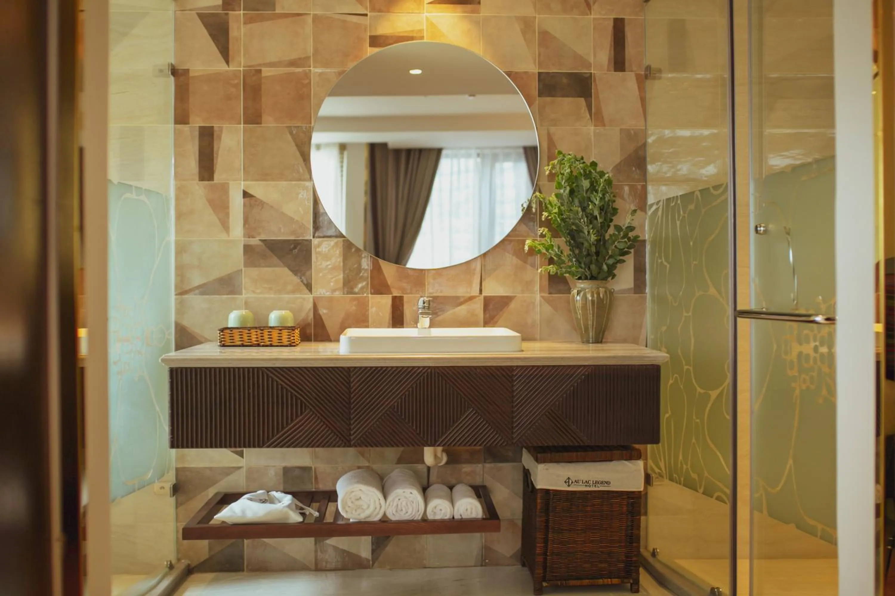 Bathroom in Au Lac Legend Hotel