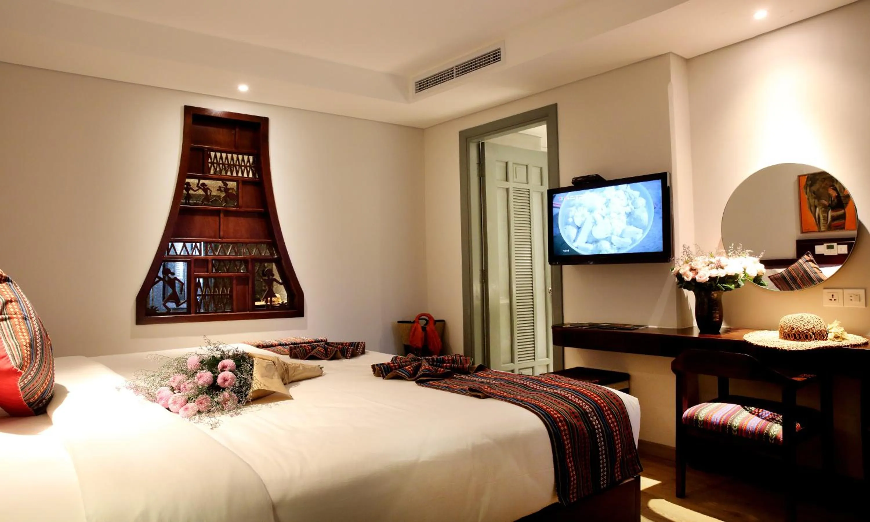 Bedroom, Bed in Au Lac Legend Hotel