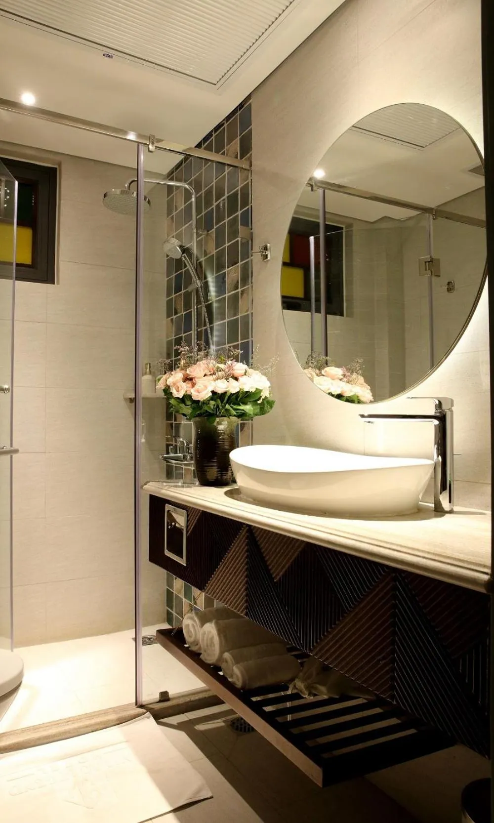 Bathroom in Au Lac Legend Hotel