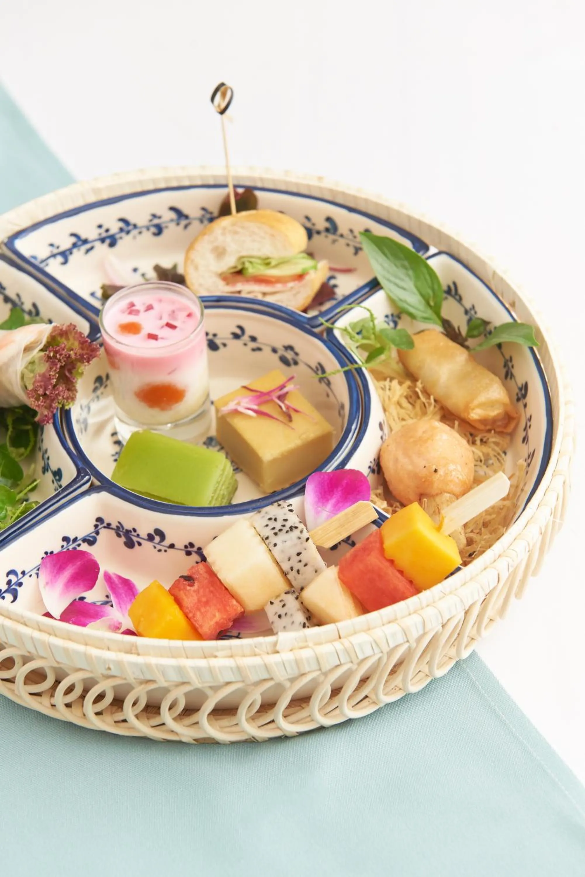 Restaurant/places to eat in Au Lac Legend Hotel