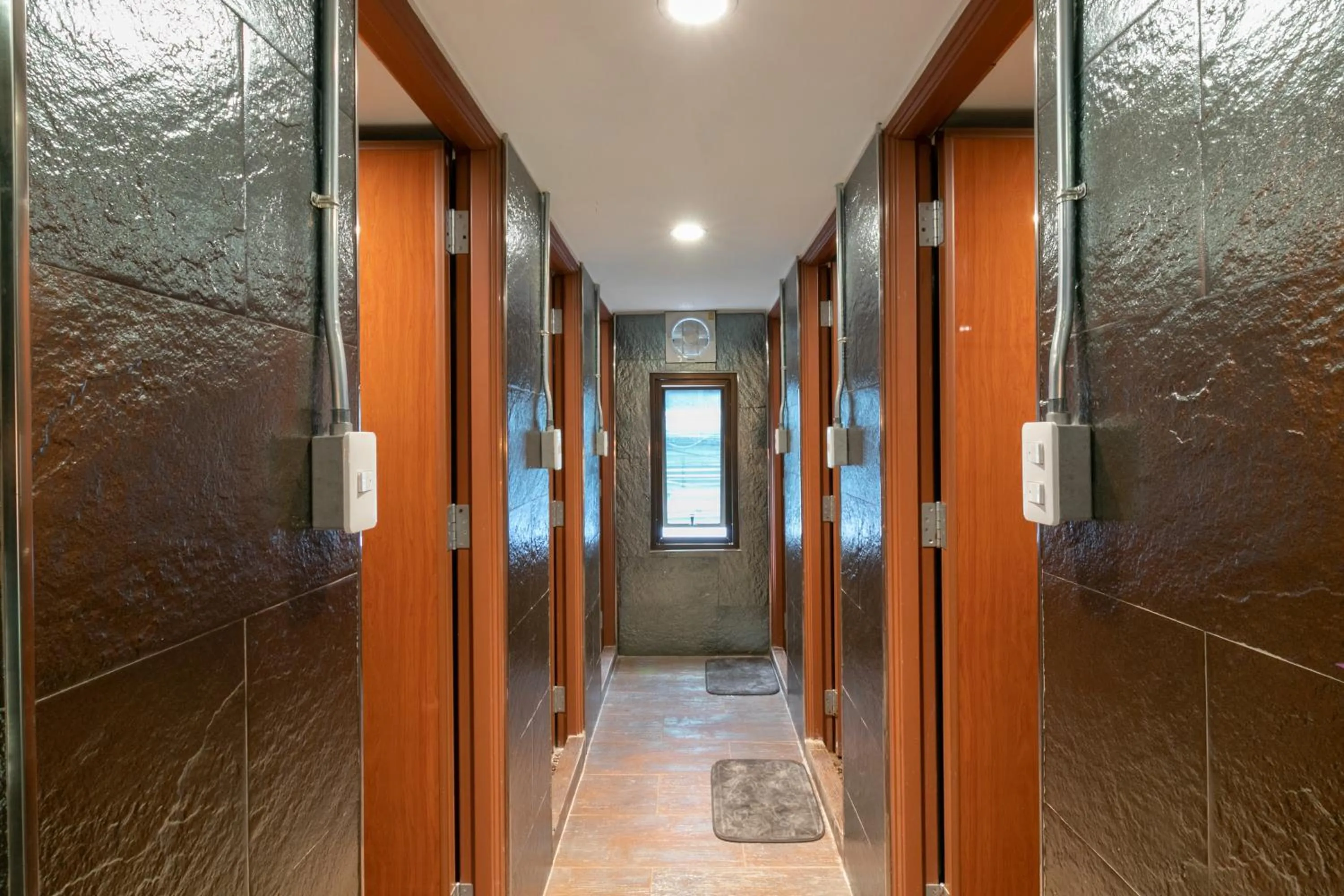 Bathroom in Phobphan Hostel