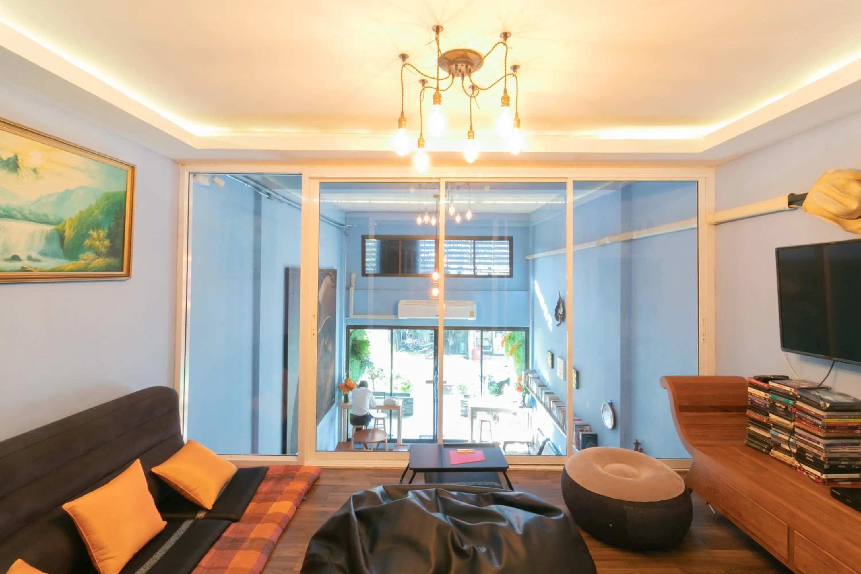 Living room in Phobphan Hostel