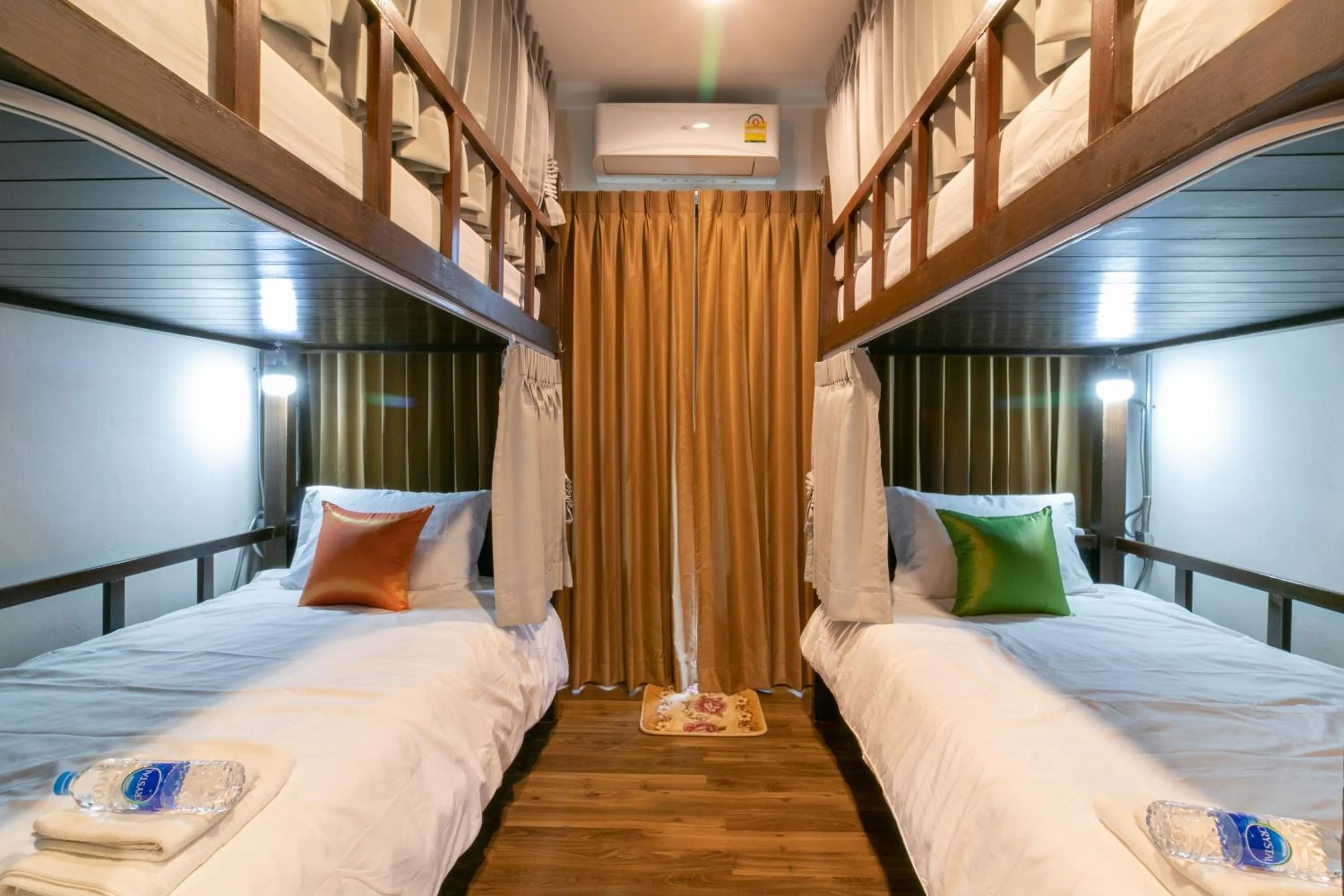 Photo of the whole room, Bed in Phobphan Hostel