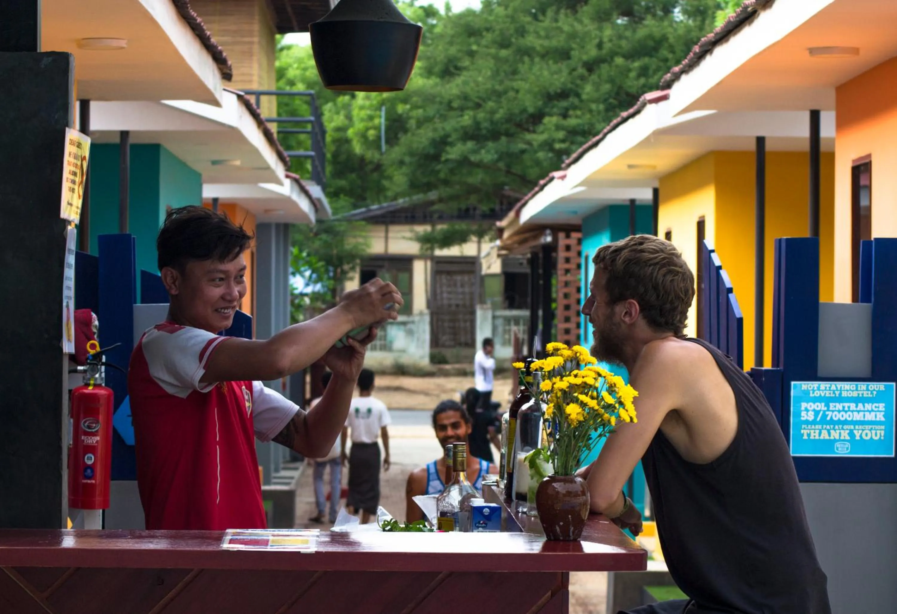 Drinks in Ostello Bello Bagan Pool