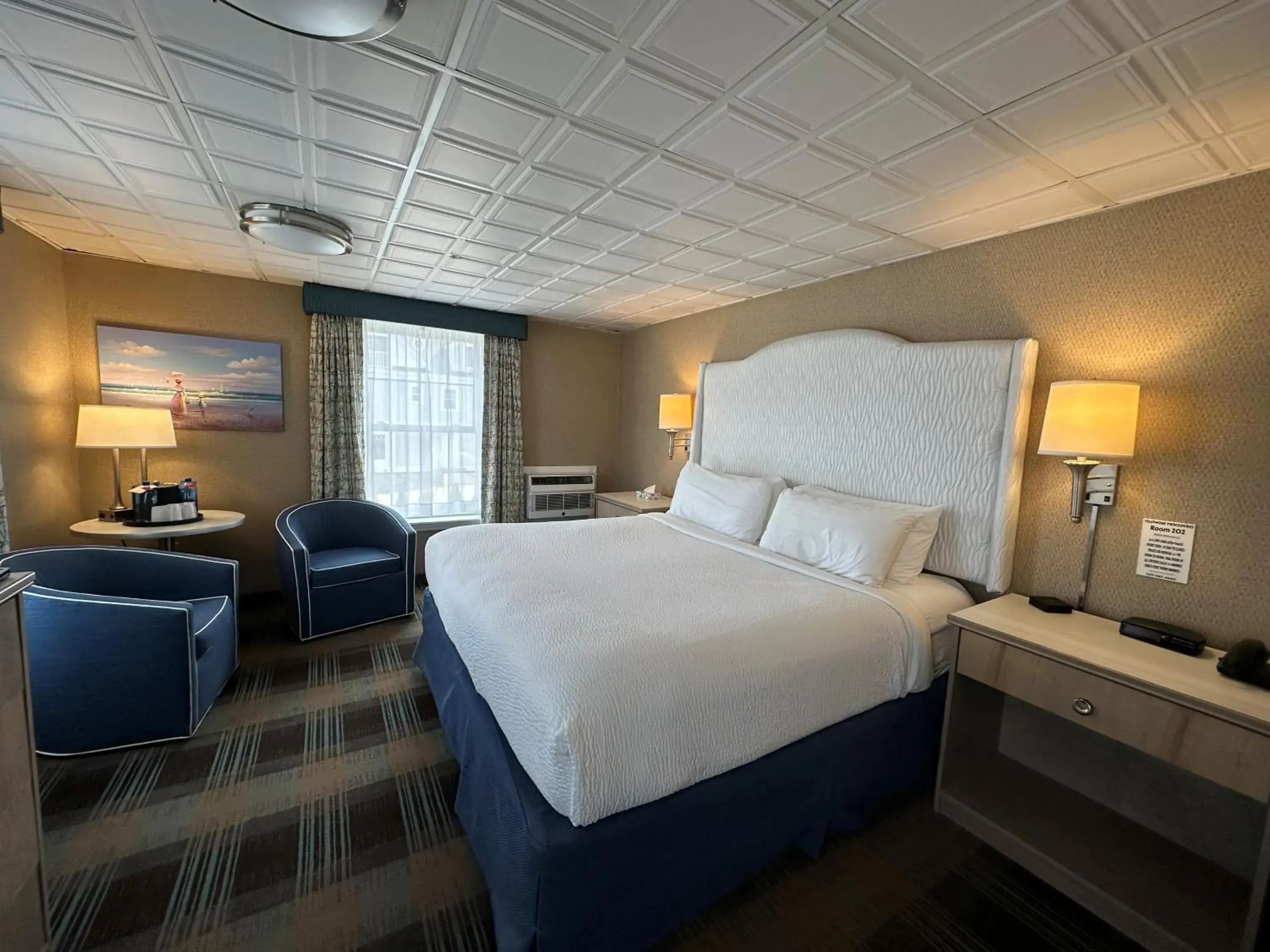 Photo of the whole room, Bed in King's Port Inn Photo of the whole room, Bed in King's Port Inn