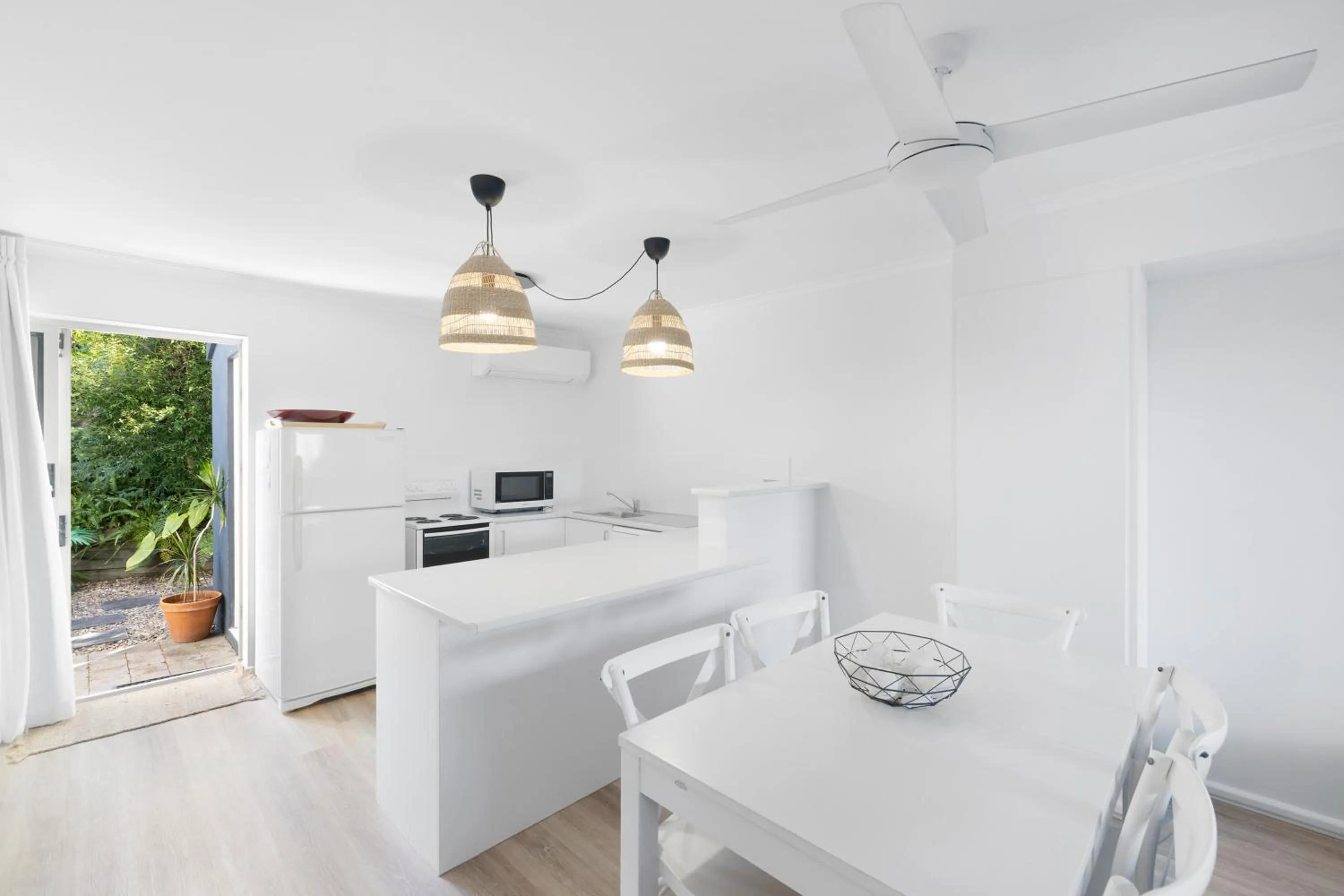 kitchen in Beach Breakers Resort