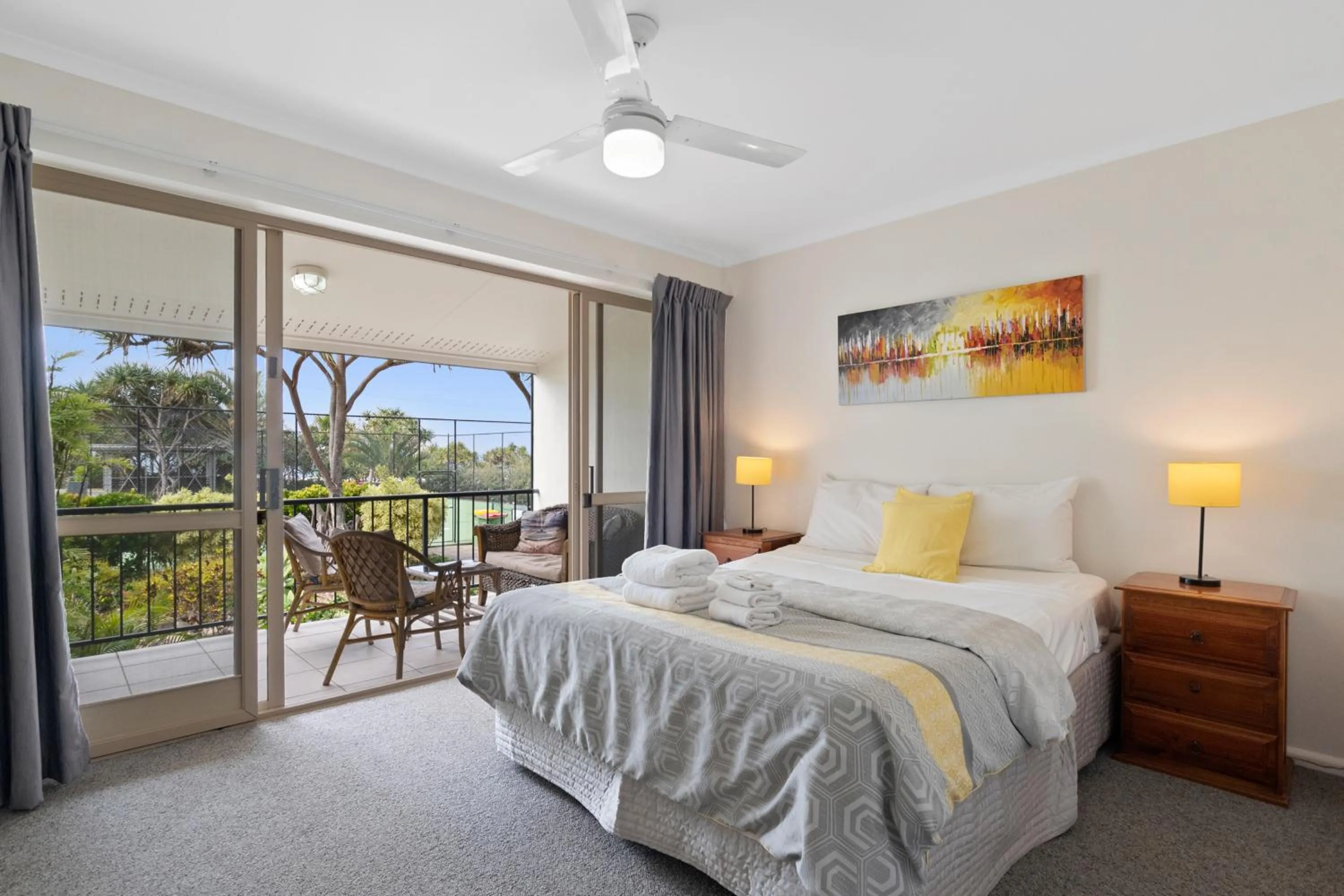 View (from property/room), Bed in Beach Breakers Resort