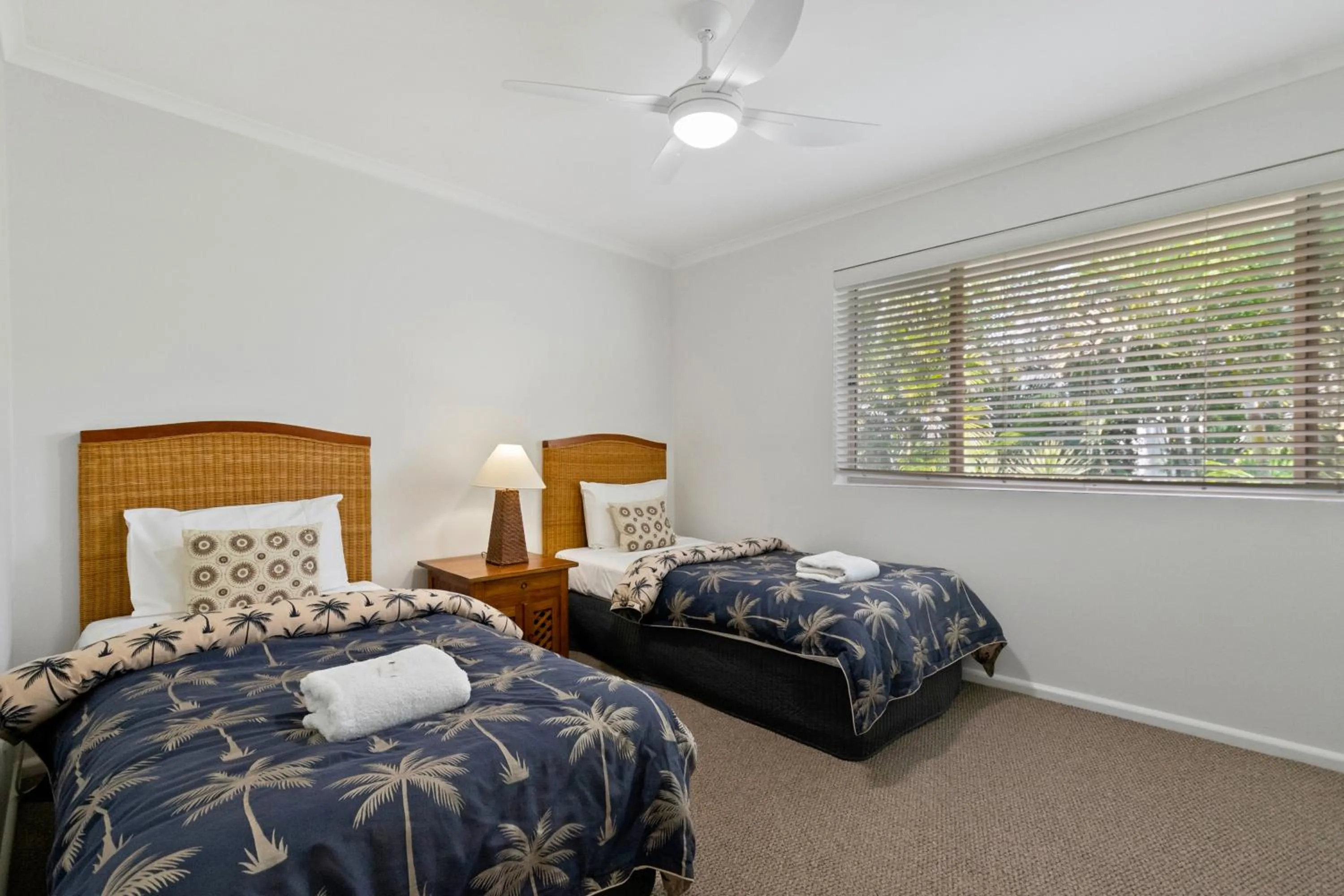 Bedroom, Bed in Beach Breakers Resort