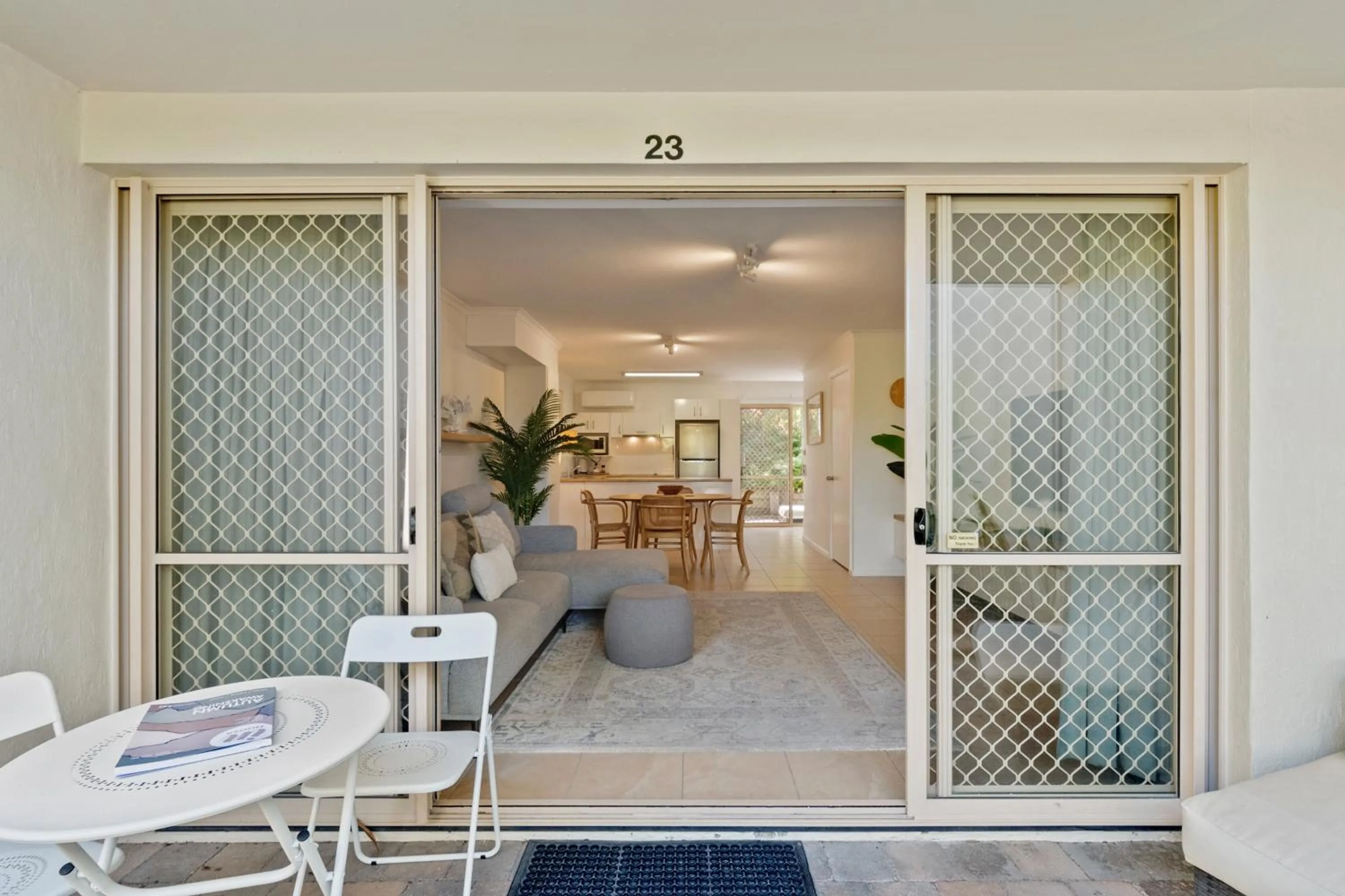Dining area in Beach Breakers Resort