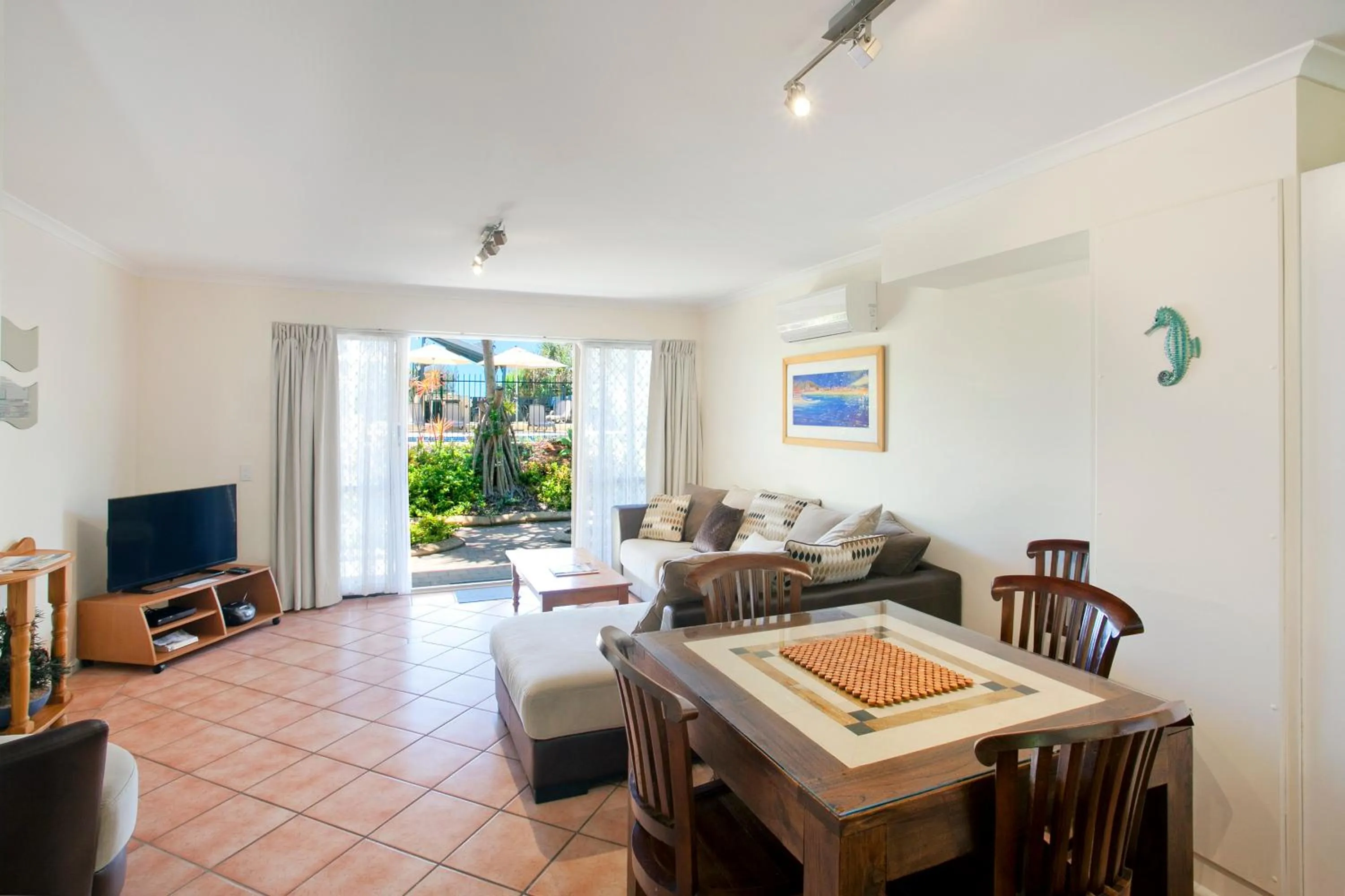 Living room in Beach Breakers Resort