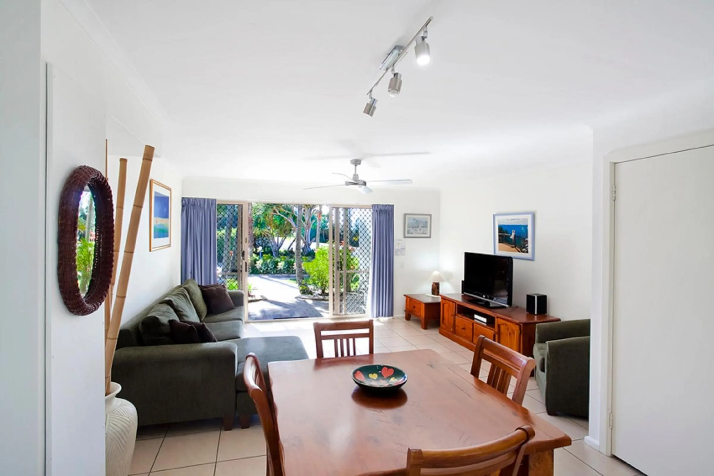 Living room in Beach Breakers Resort