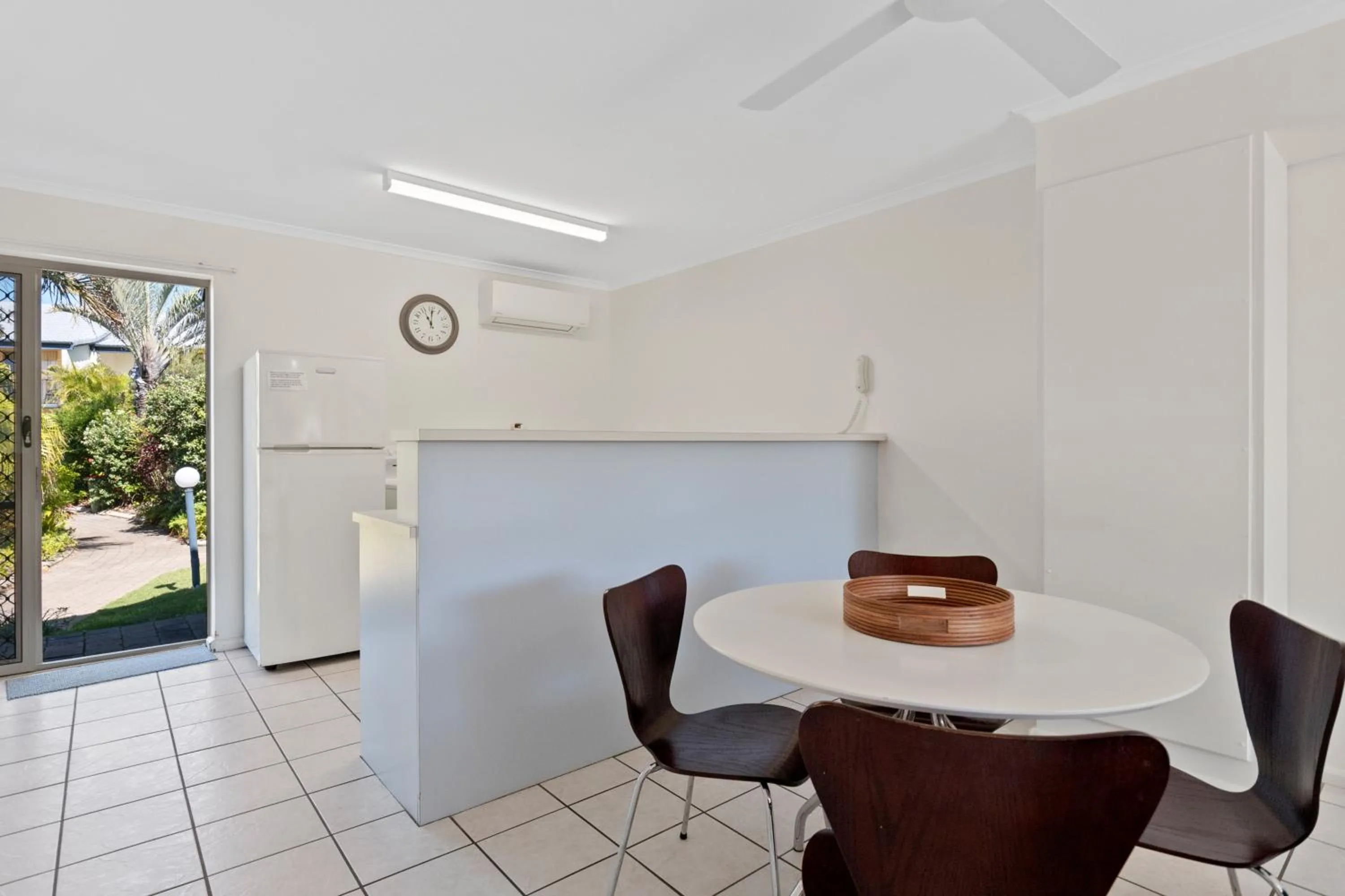 Dining area in Beach Breakers Resort