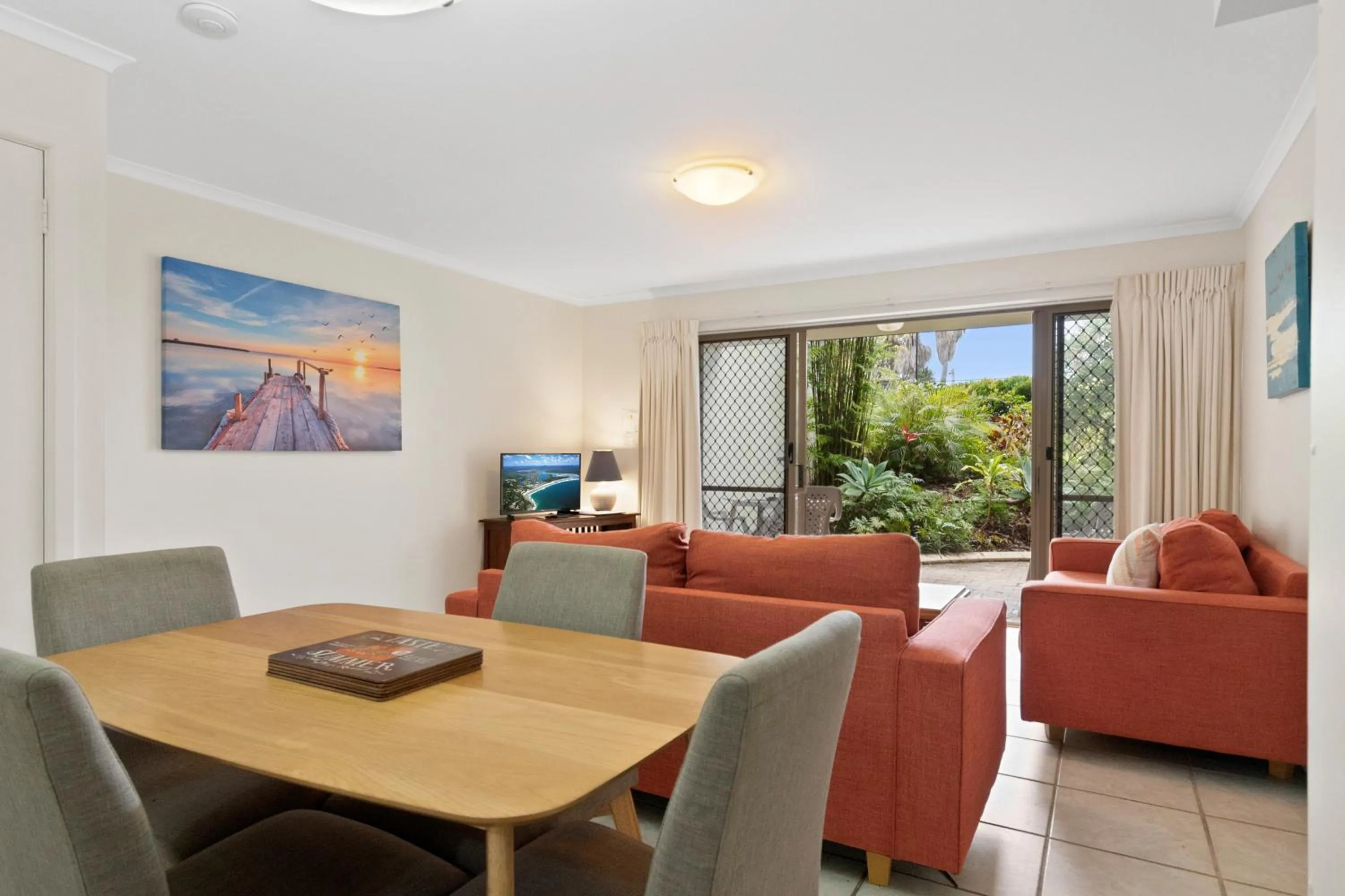 Living room in Beach Breakers Resort