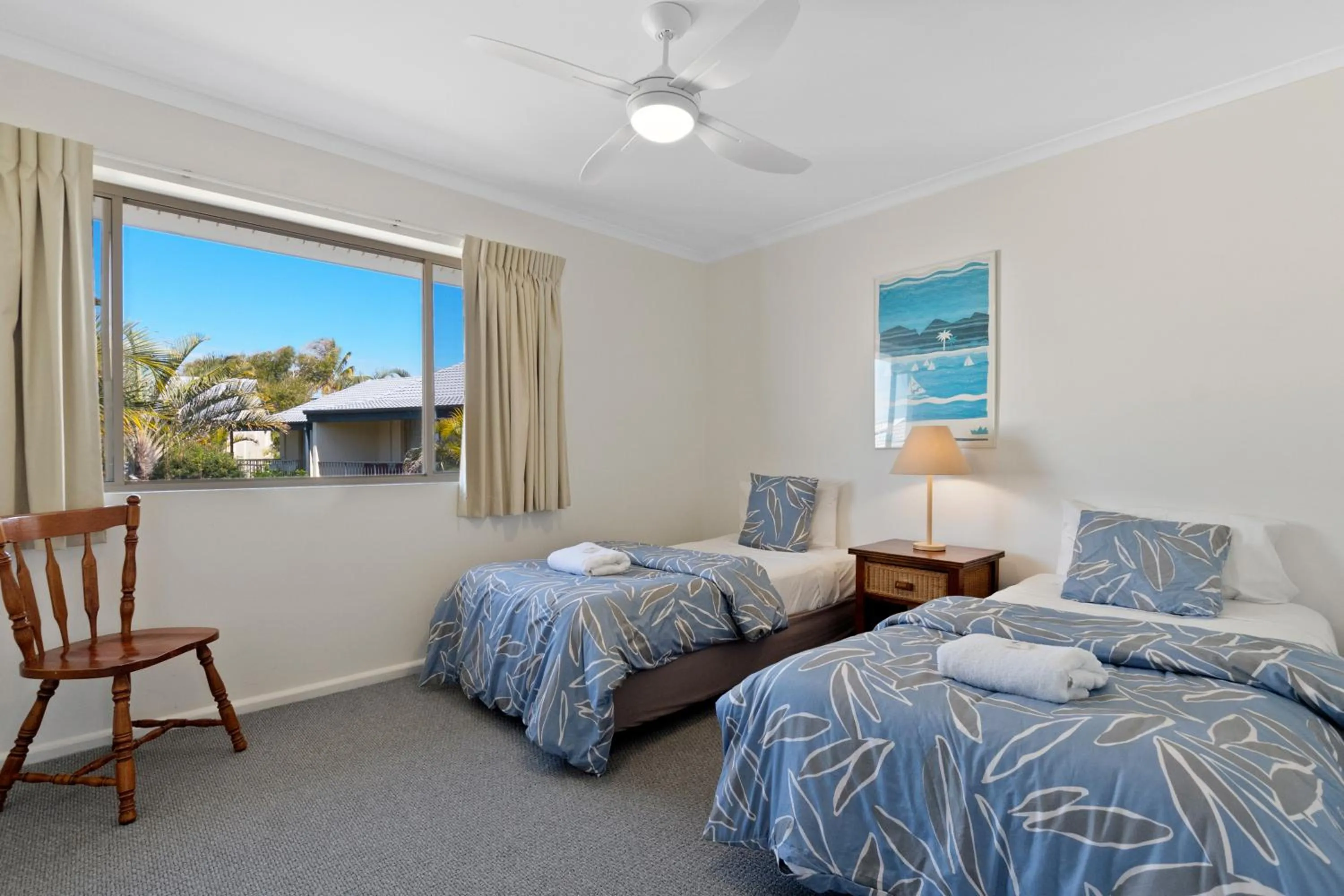 Bedroom, Bed in Beach Breakers Resort