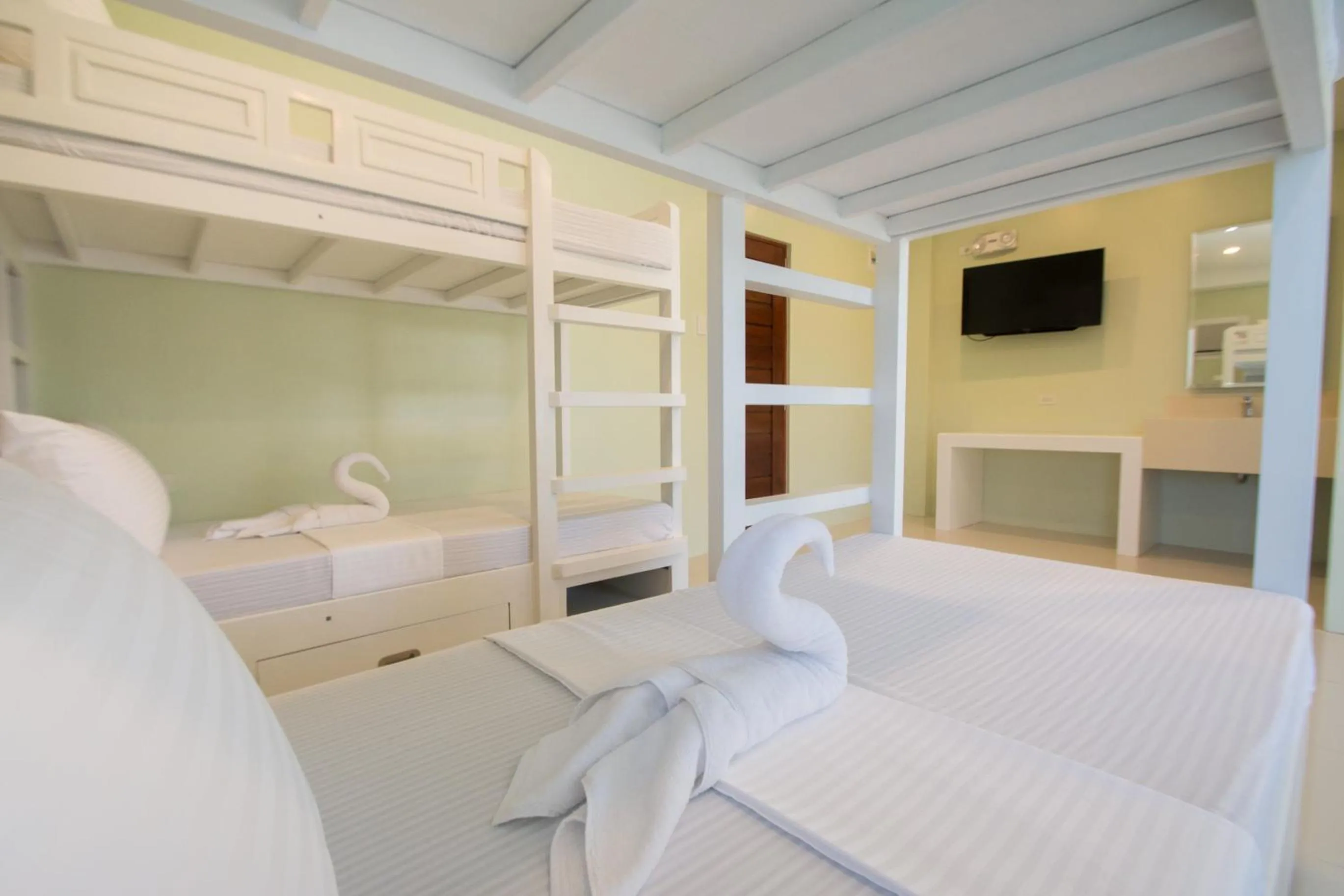 Bed in Shore Time Dormitel