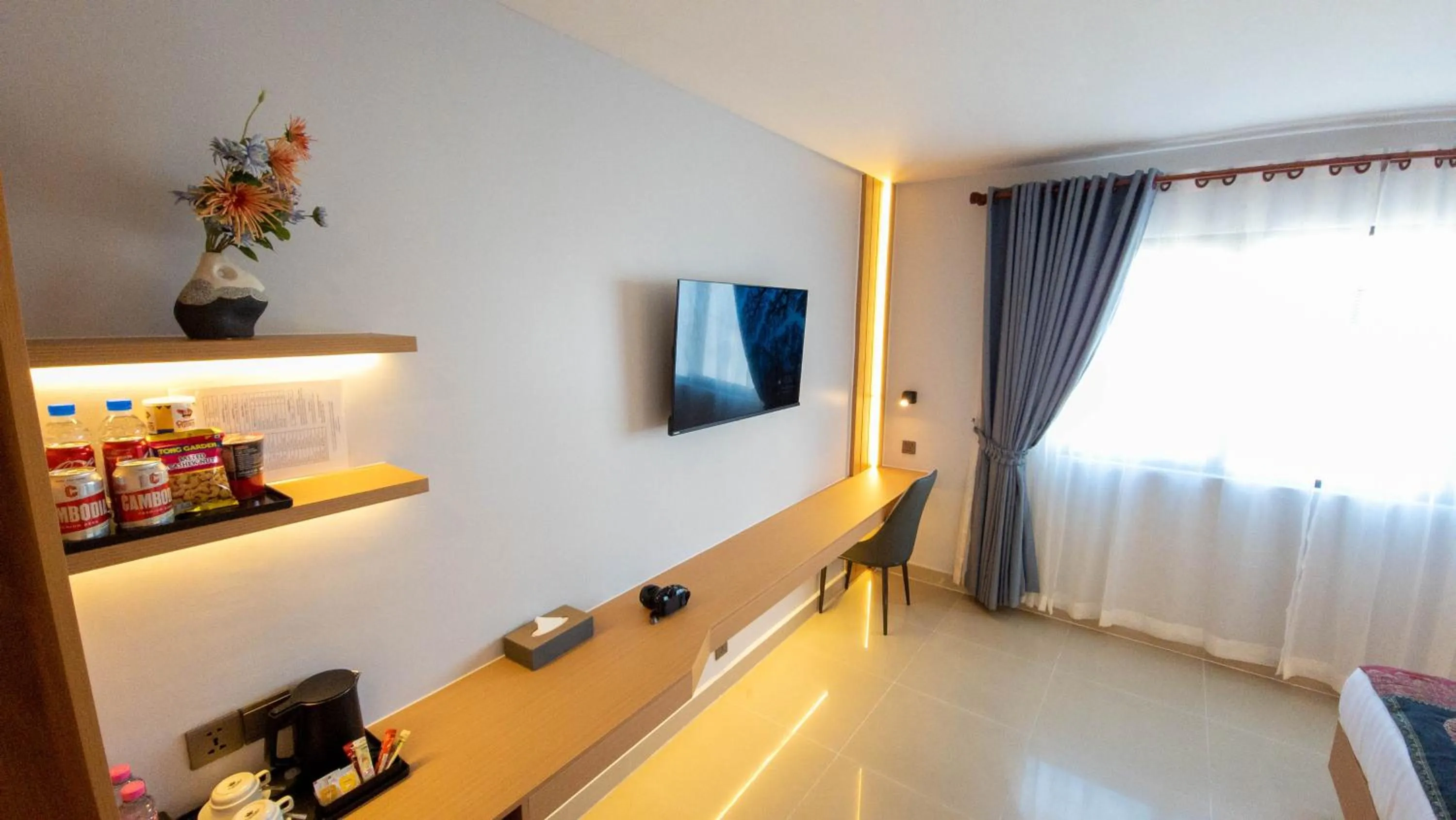 Communal lounge/ TV room in Silver Mounts Hotel