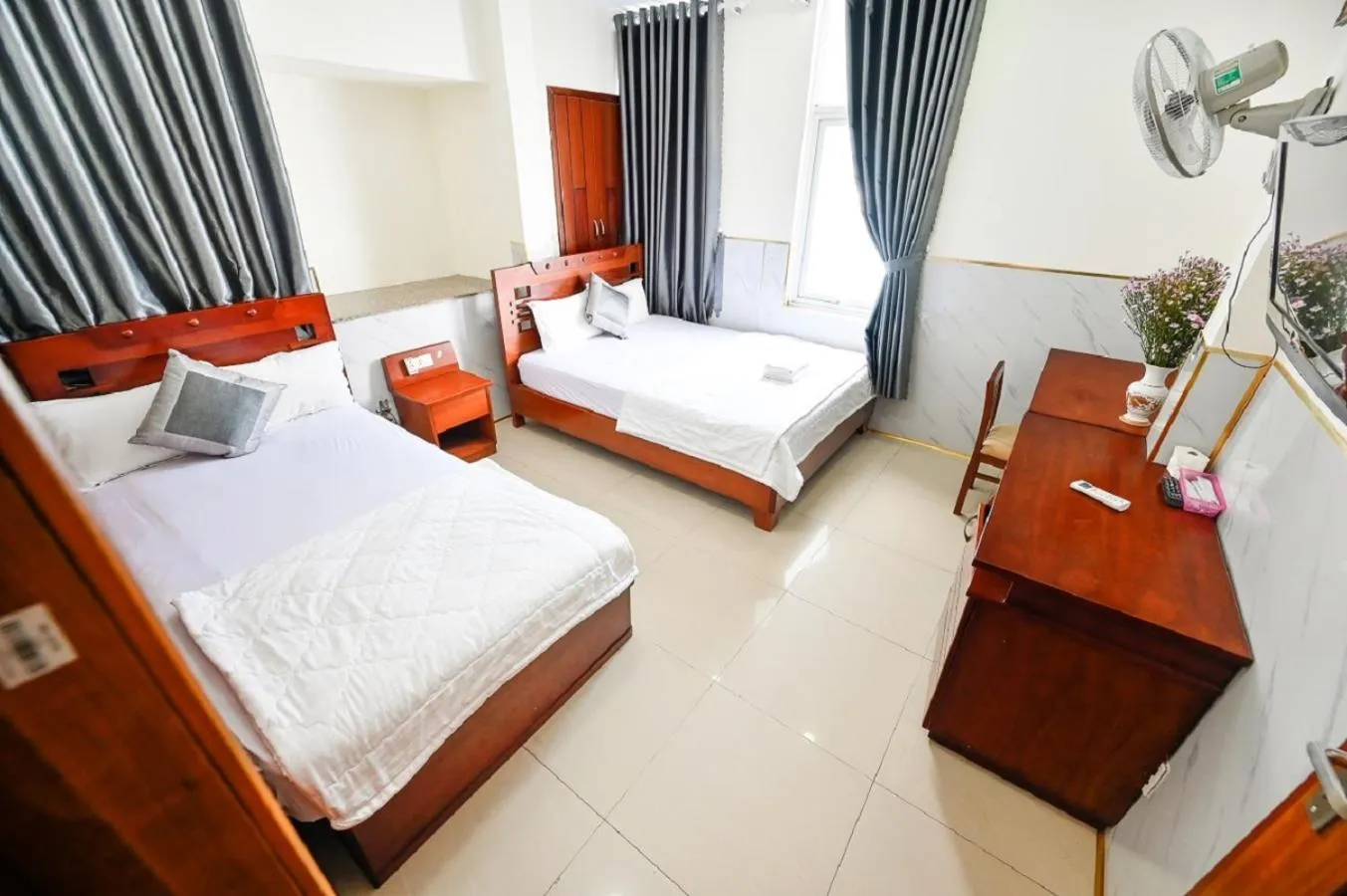 Bed in An Binh 2 hotel near Dam Sen Park