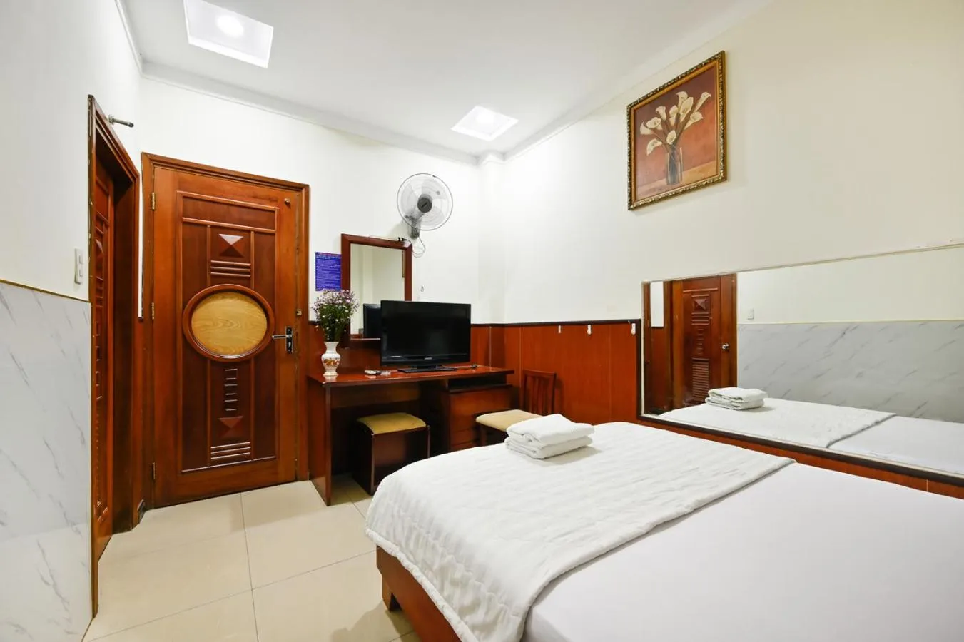 Bed in An Binh 2 hotel near Dam Sen Park