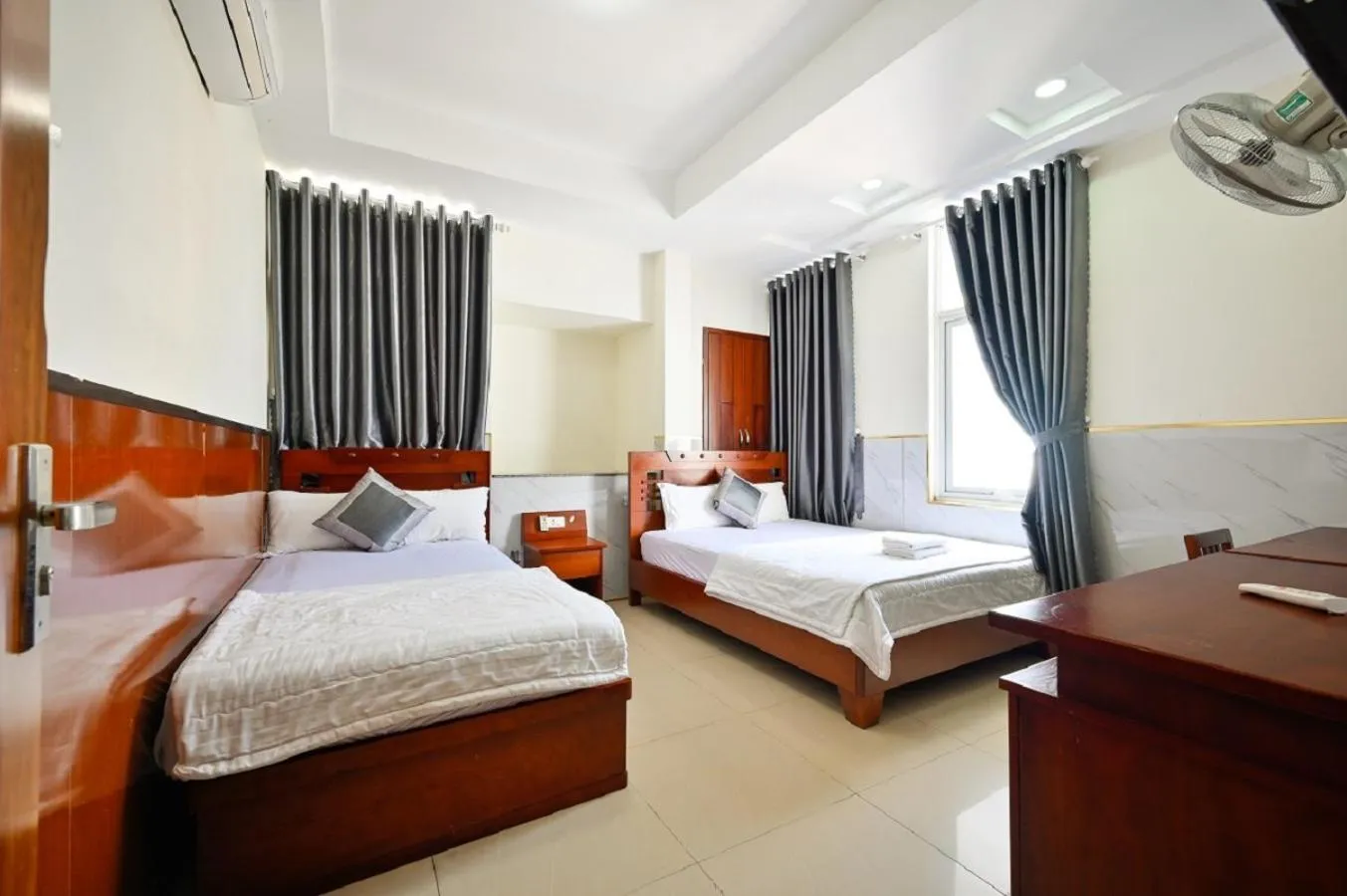 An Binh 2 hotel near Dam Sen Park