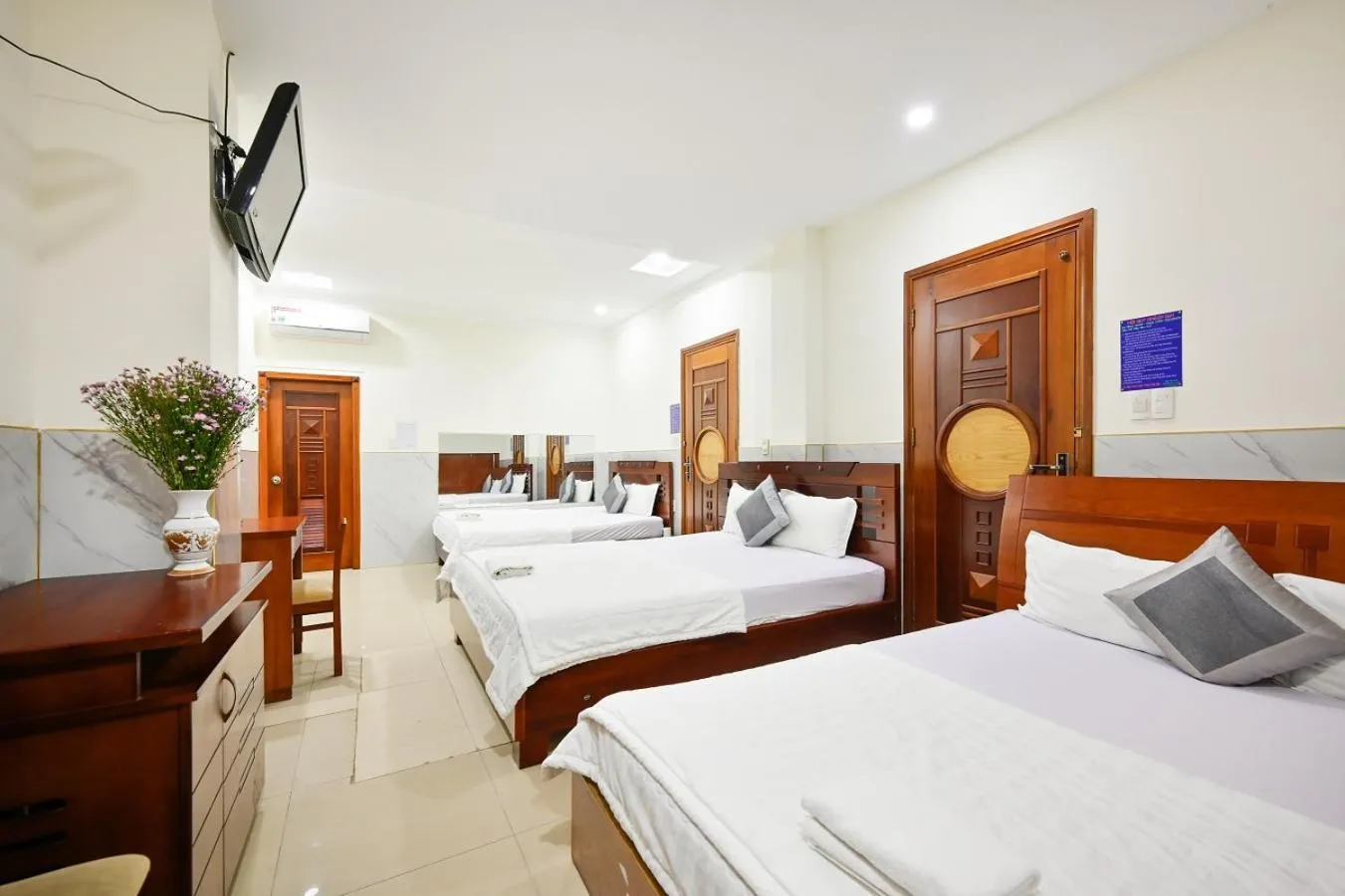 Bed in An Binh 2 hotel near Dam Sen Park