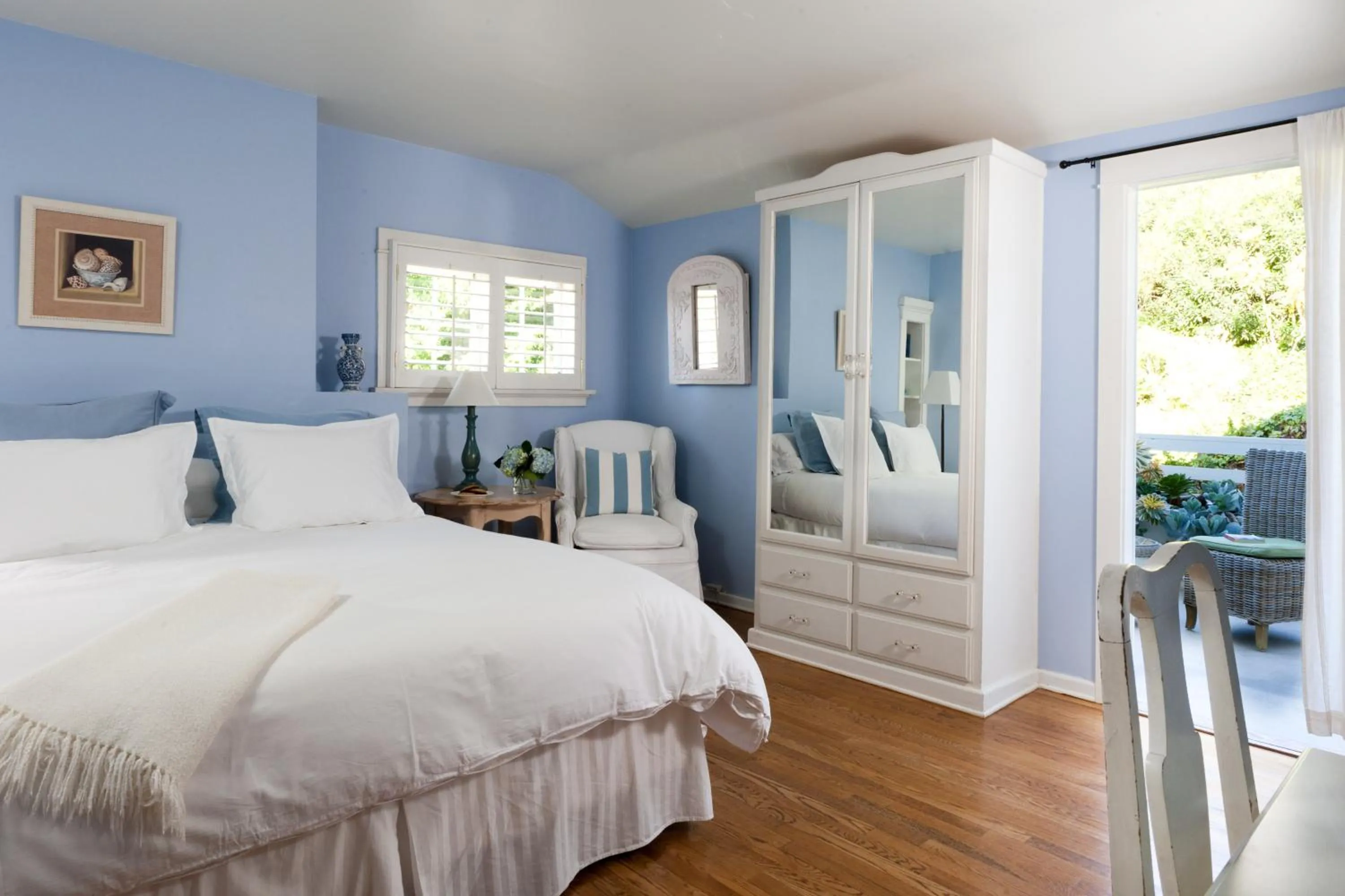 Bed in Channel Road Inn, A Four Sisters Inn