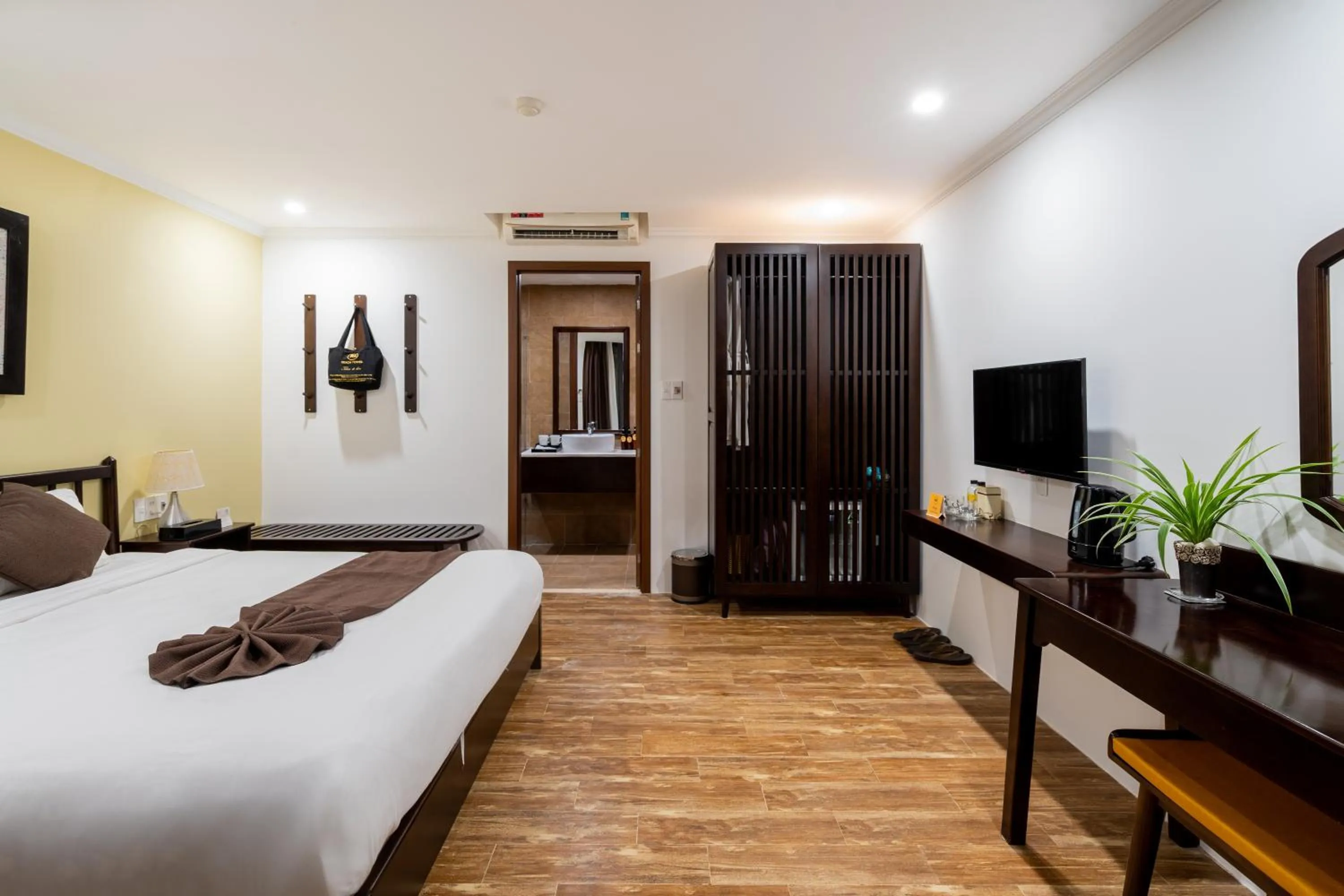 Shower, Bed in KA VILLA - AN BANG BEACH, Free pick up 3 nights