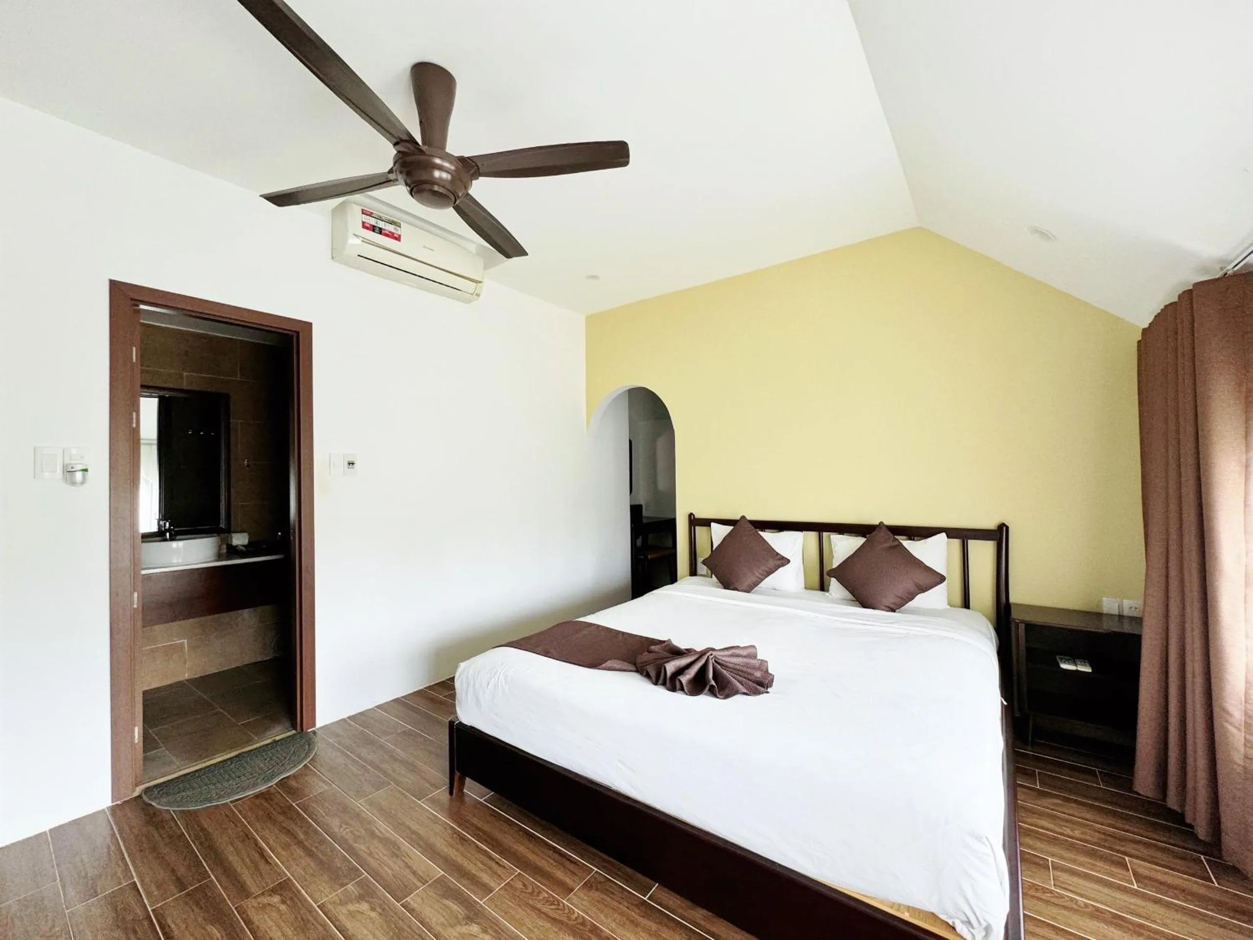 Bathroom, Bed in KA VILLA - AN BANG BEACH, Free pick up 3 nights