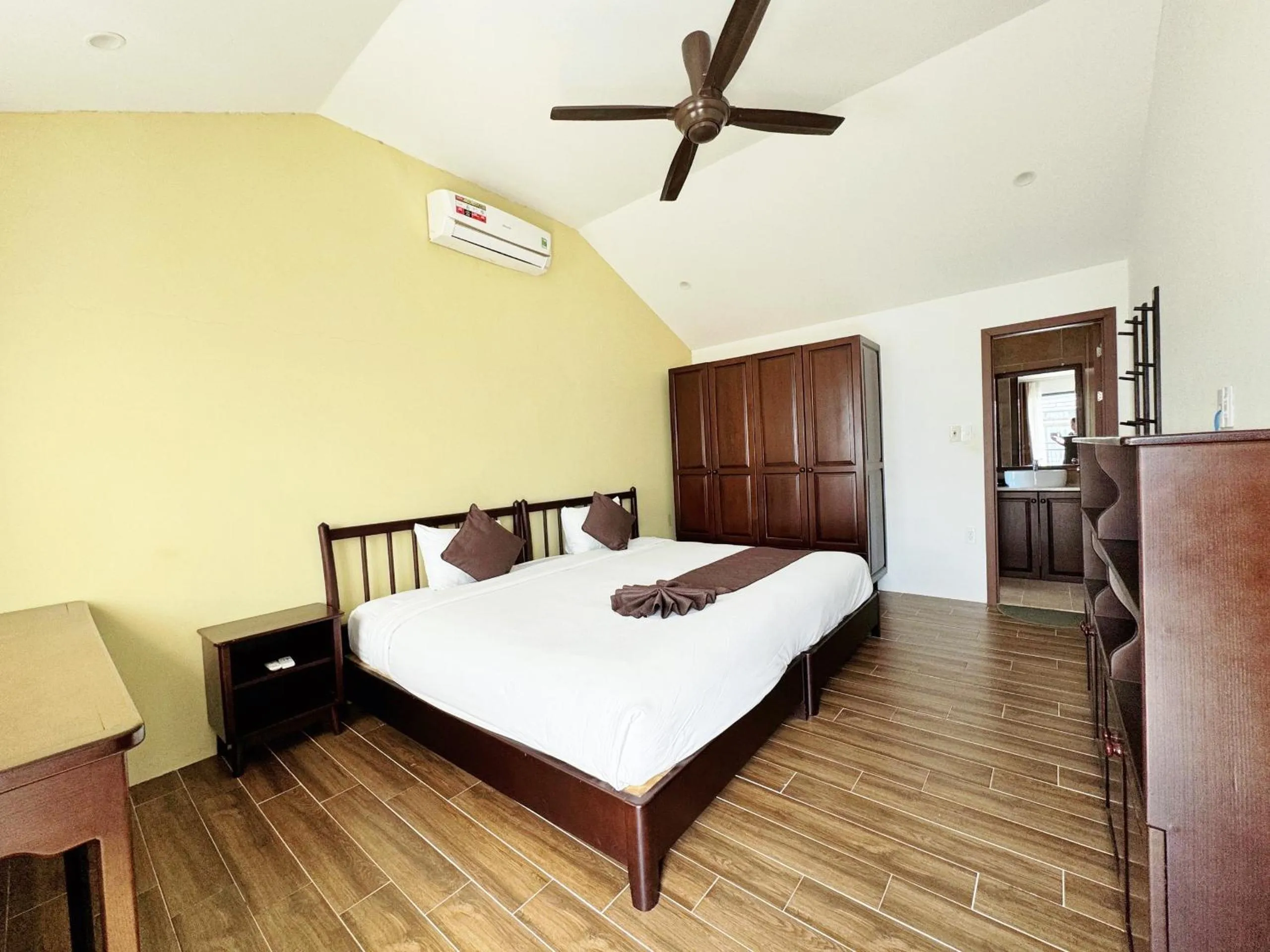 Bathroom, Bed in KA VILLA - AN BANG BEACH, Free pick up 3 nights