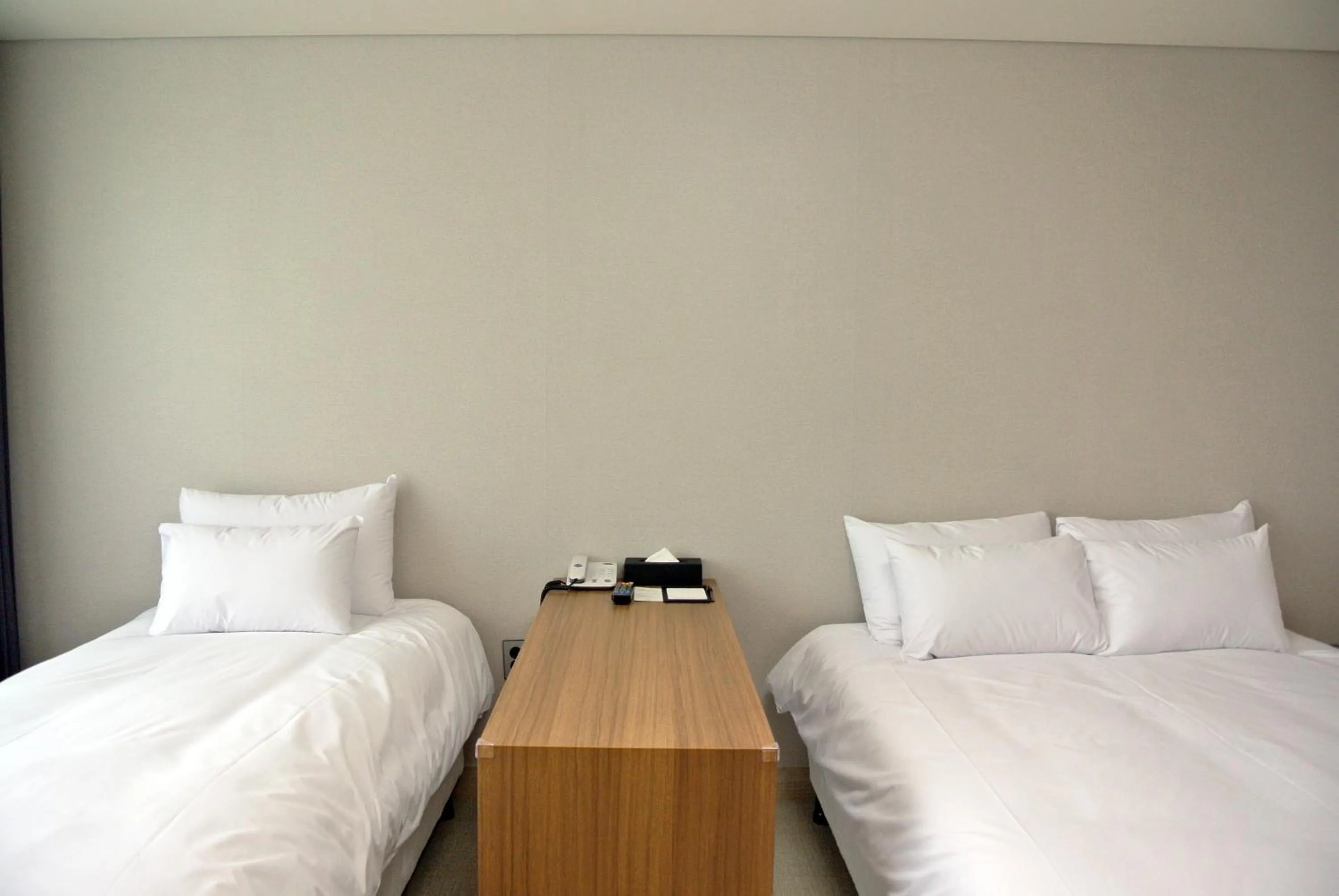 Seating area, Bed in Jeju Noblesse Hotel