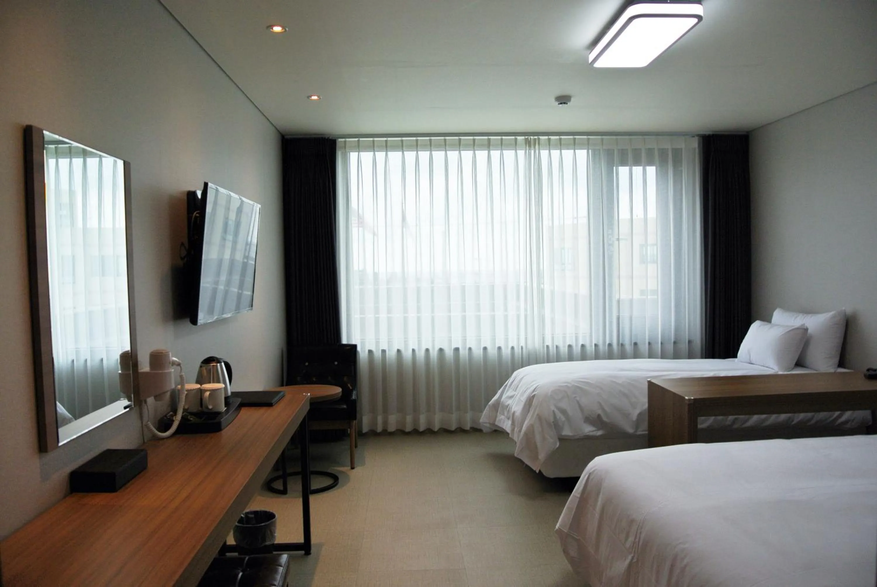 TV and multimedia, Bed in Jeju Noblesse Hotel