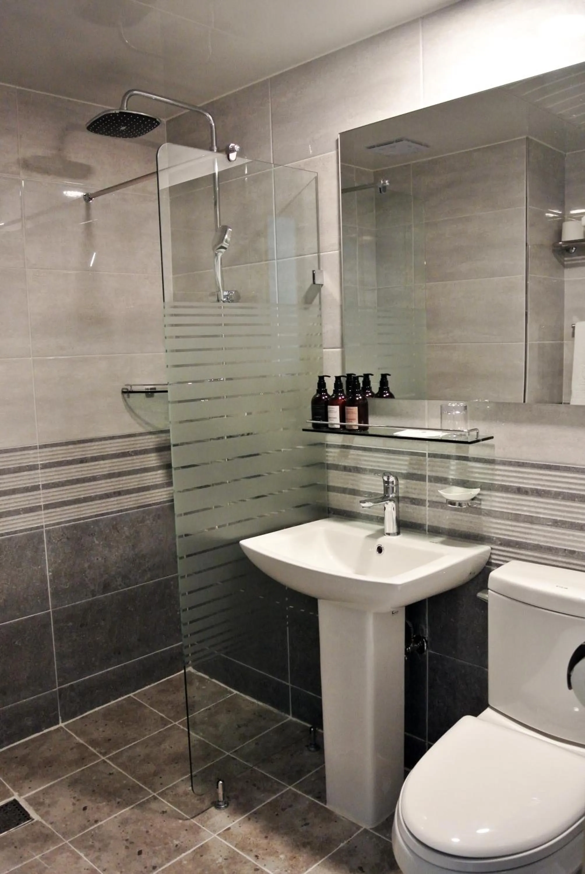 Shower in Jeju Noblesse Hotel