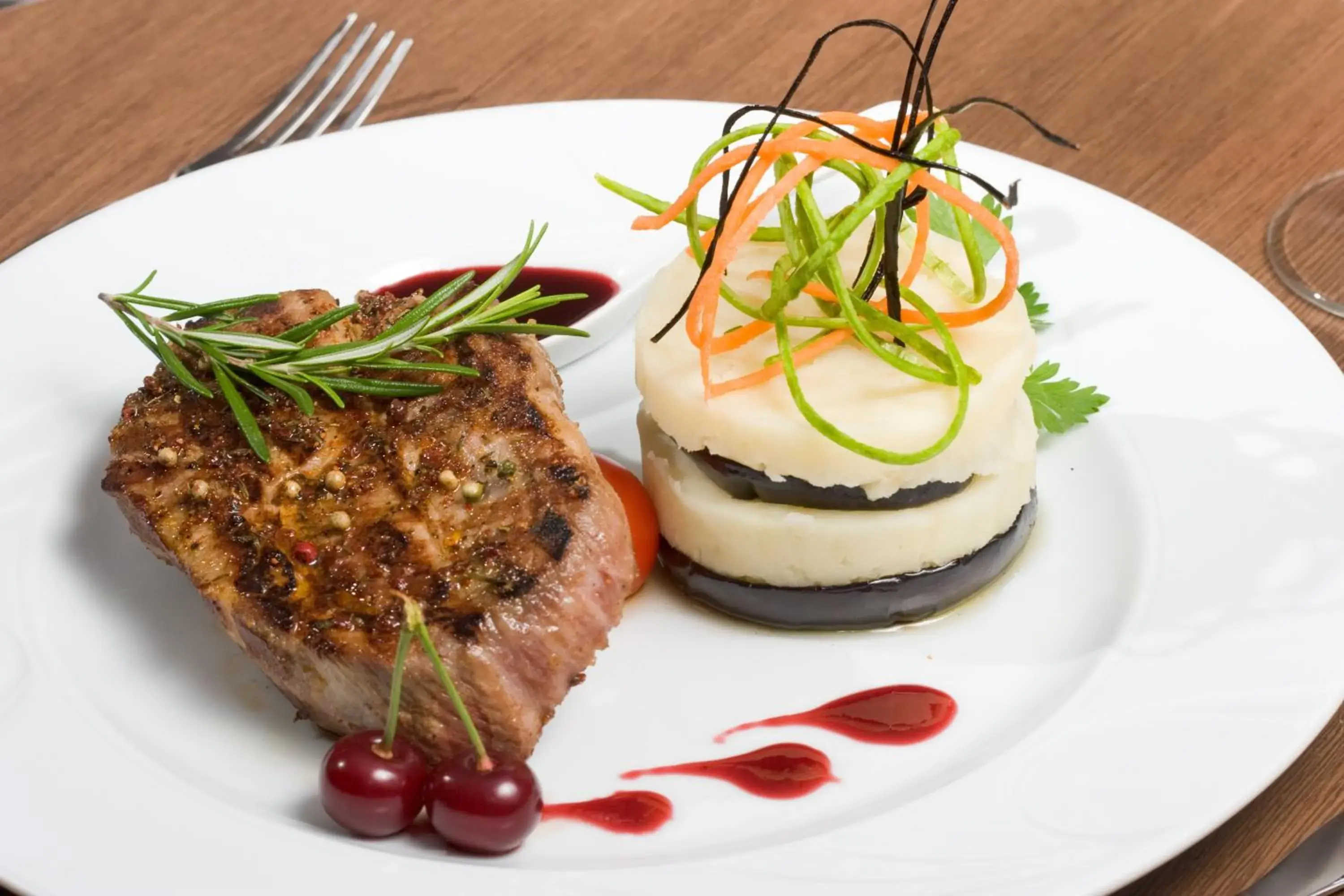 Dining area in Manhattan Hotel & Restaurant Dining area in Manhattan Hotel & Restaurant