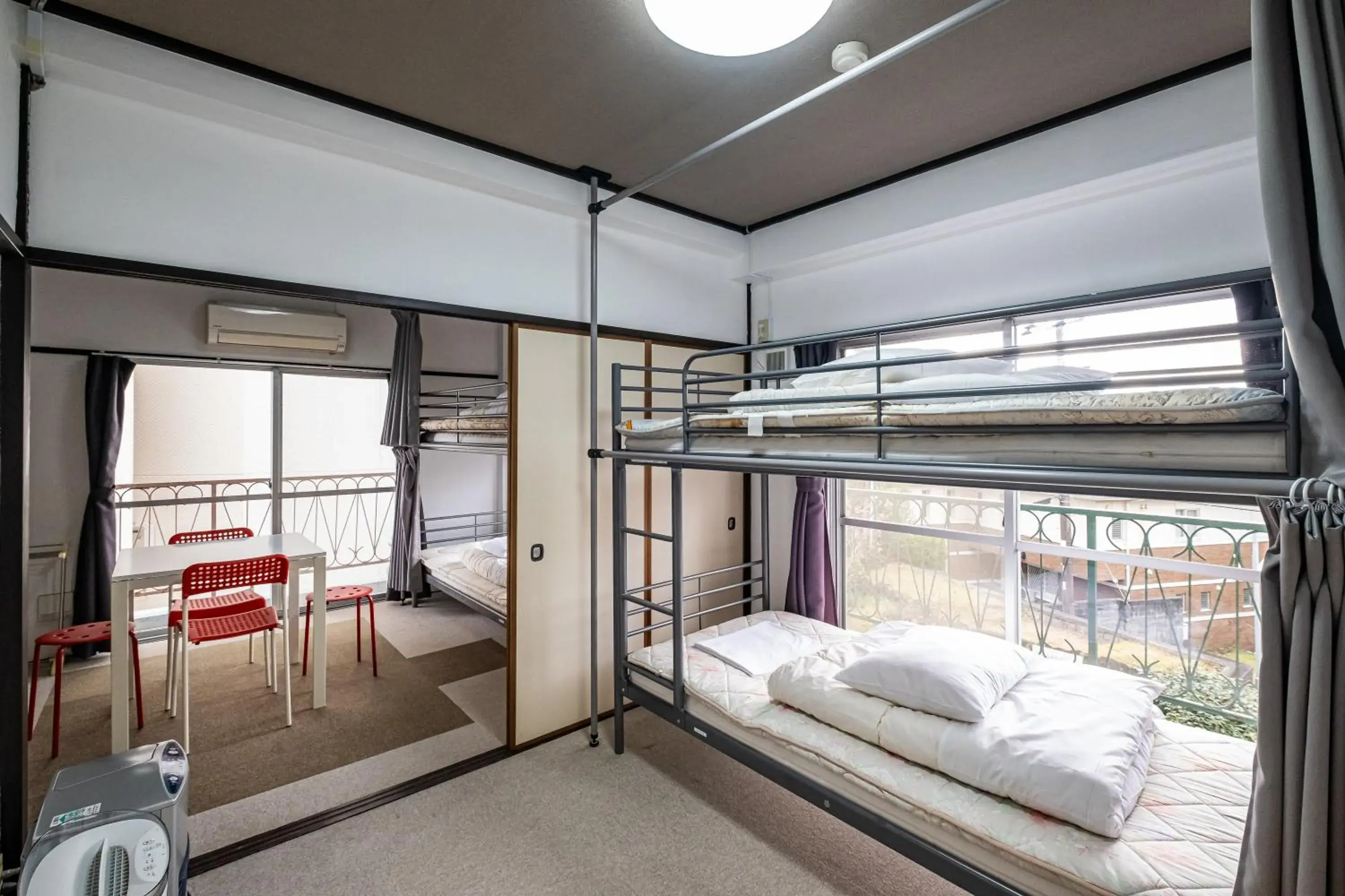 Bed in 4-Bed Mixed Dormitory Room in ITO-SPA Guest House YAMATOSO Bed in 4-Bed Mixed Dormitory Room in ITO-SPA Guest House YAMATOSO