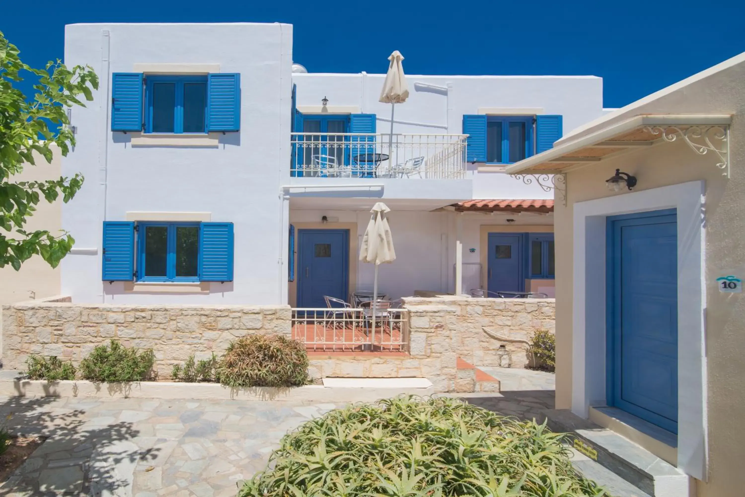 Property building in Lofos Apartments Property building in Lofos Apartments