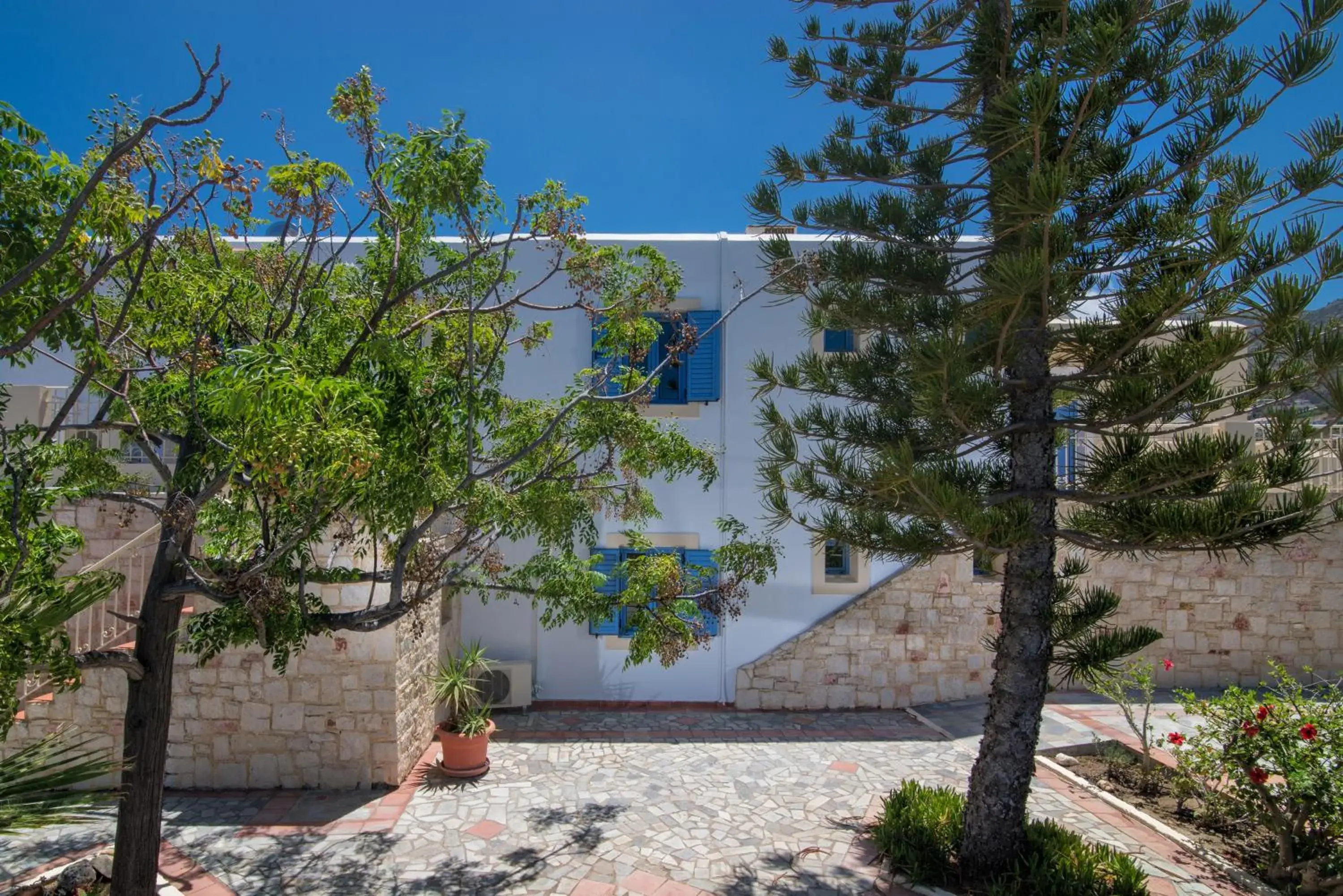 Property building in Lofos Apartments Property building in Lofos Apartments