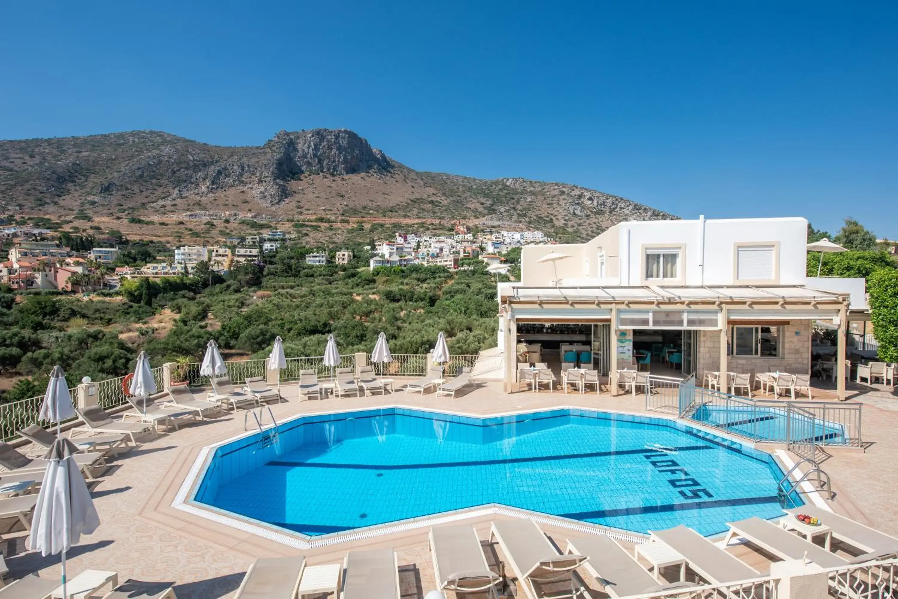 Swimming pool in Lofos Apartments Swimming pool in Lofos Apartments