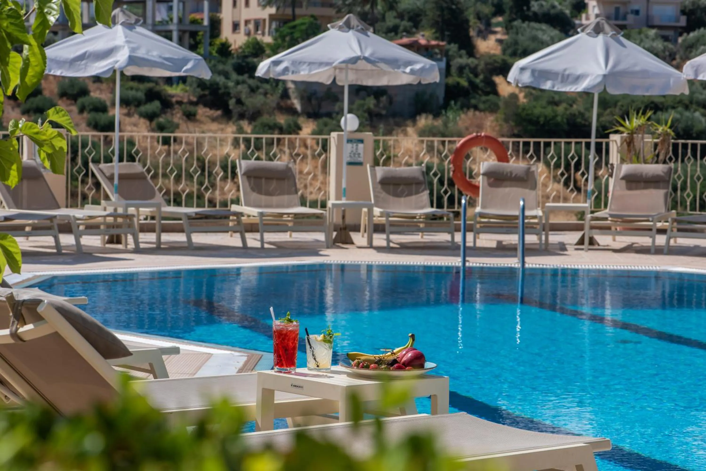 Swimming pool in Lofos Apartments