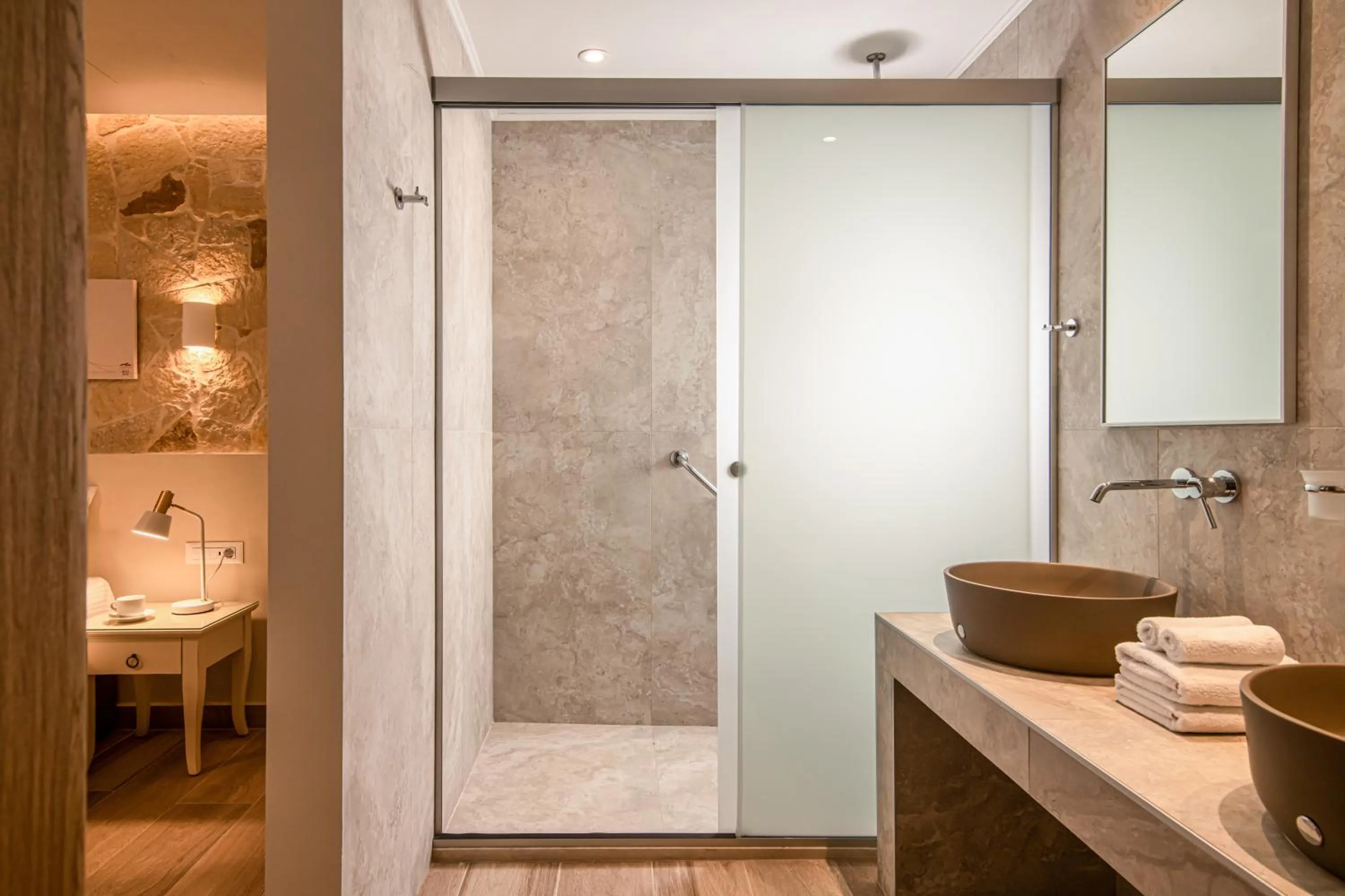 Shower in Lofos Apartments