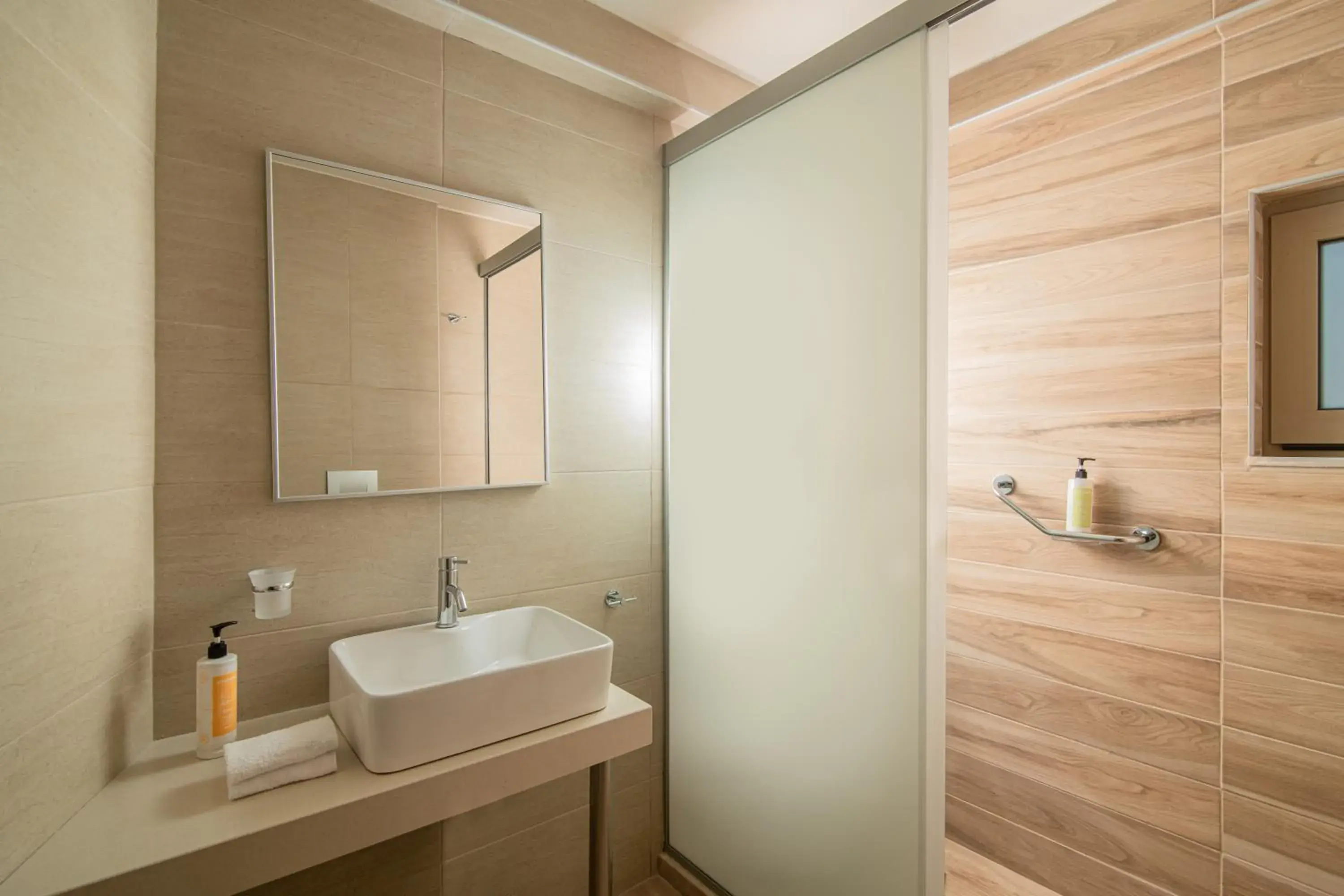 Bathroom in Lofos Apartments Bathroom in Lofos Apartments