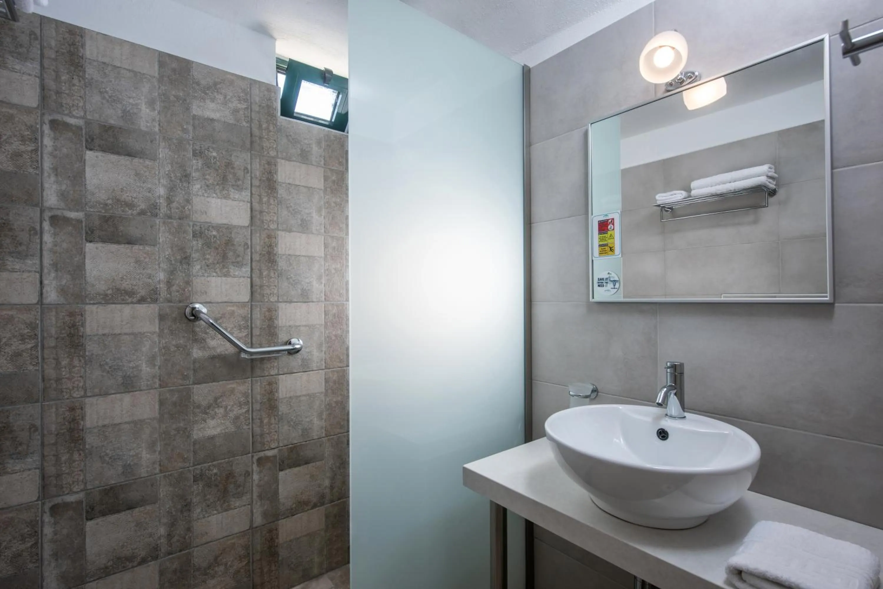 Shower in Lofos Apartments