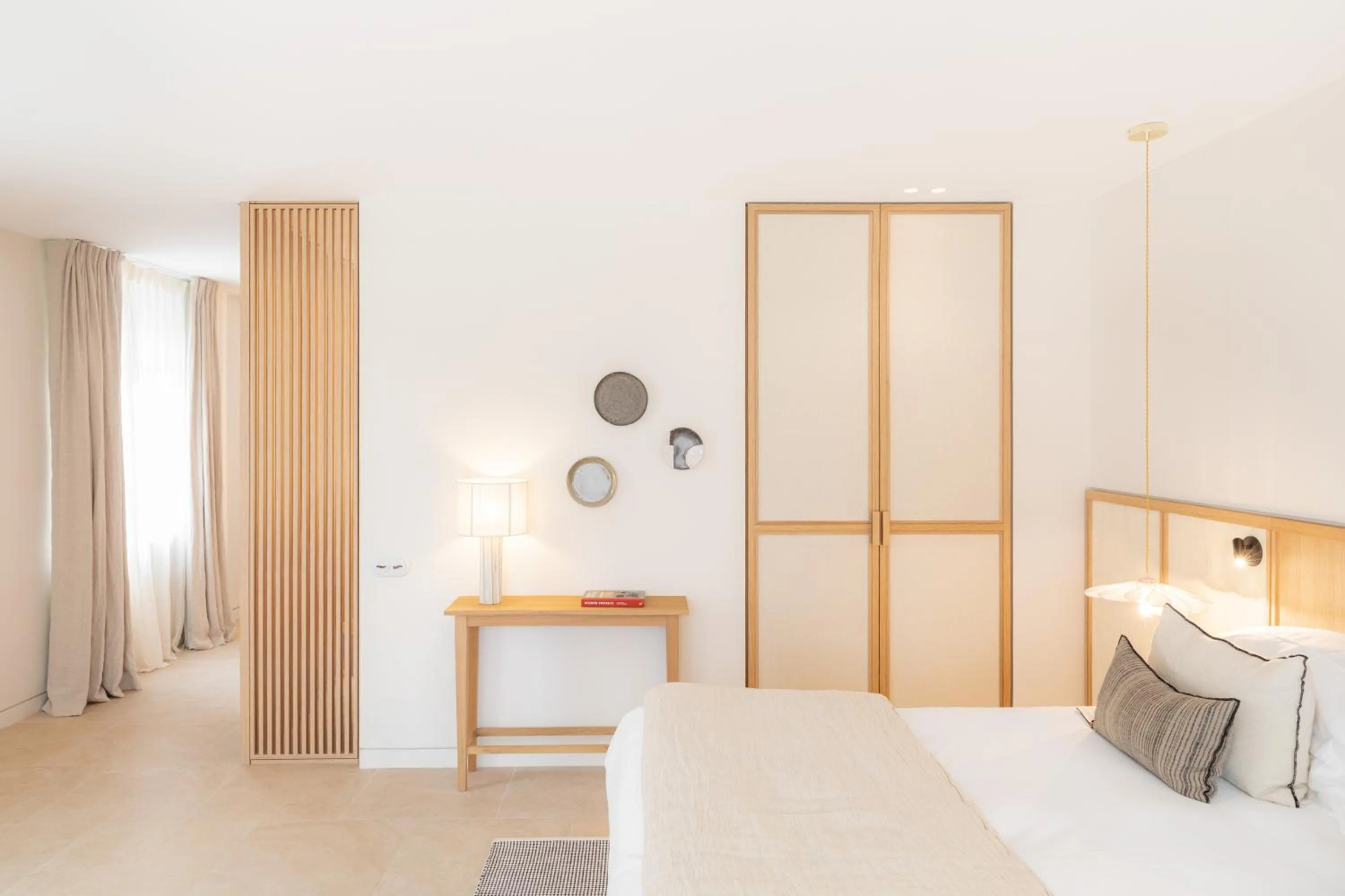 Bedroom, Bed in Le Couvent des Minimes, un Hôtel & Spa L'Occitane en Provence