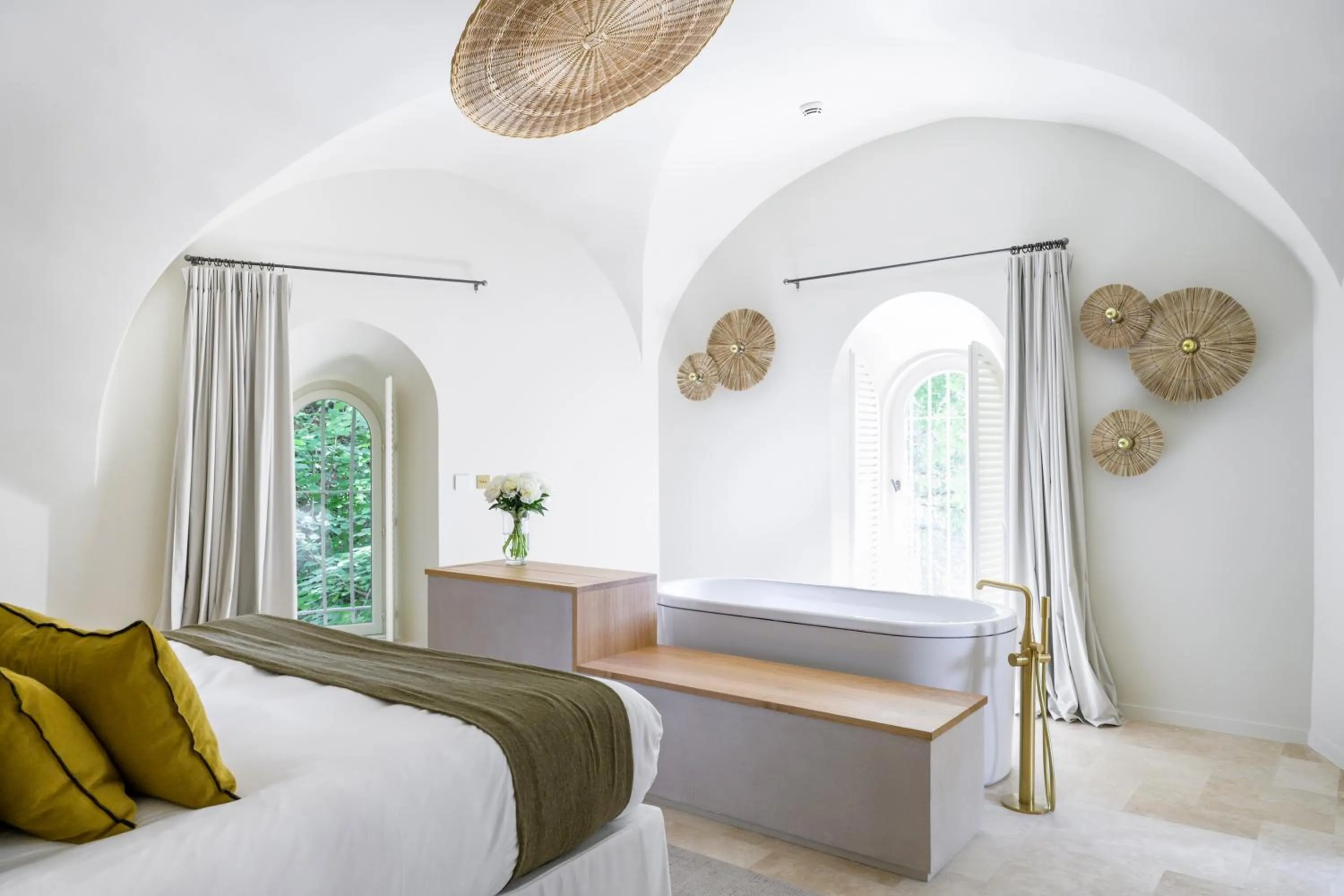 Bedroom, Bed in Le Couvent des Minimes, un Hôtel & Spa L'Occitane en Provence